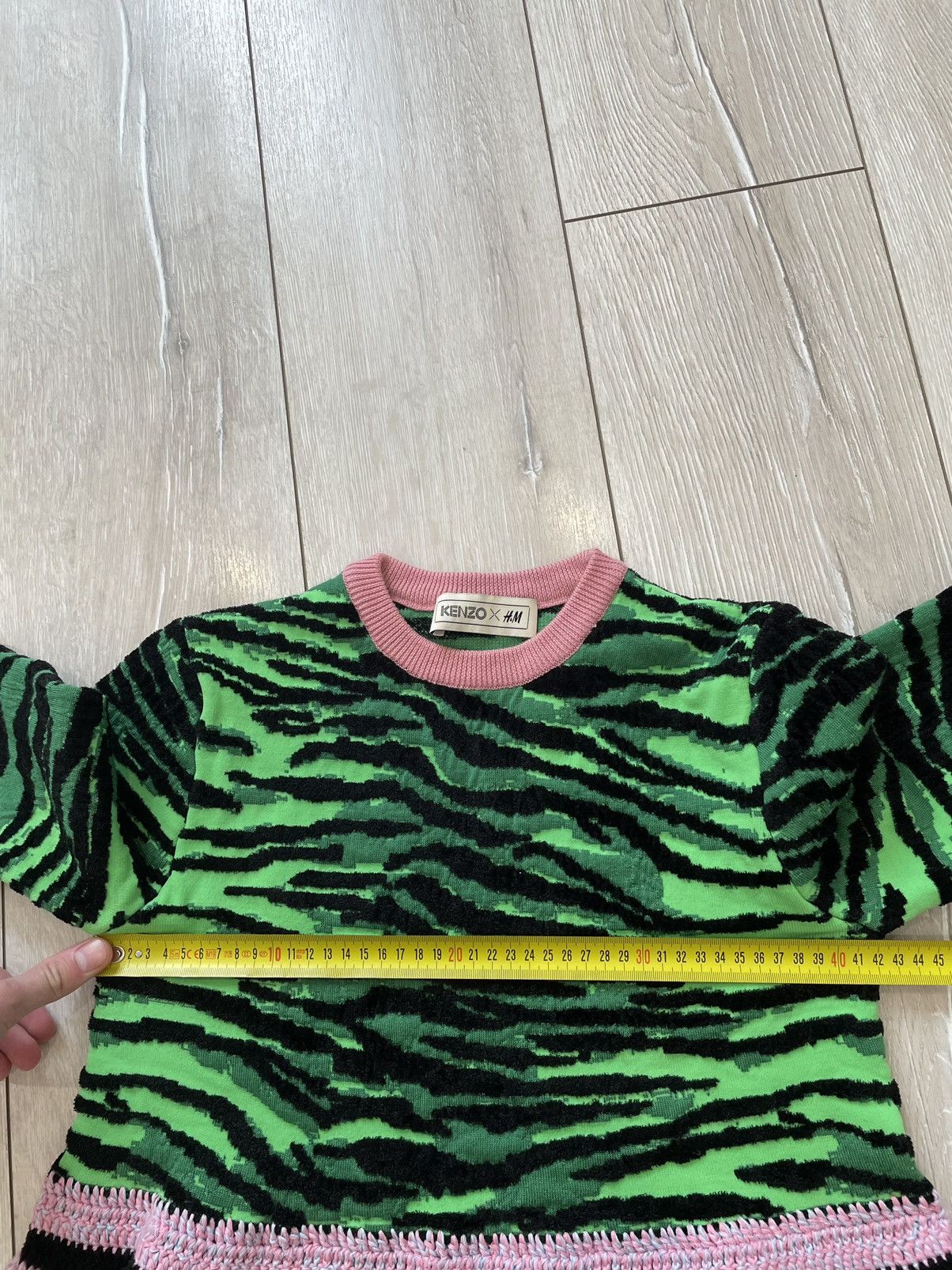 H&M × Kenzo × Vintage Kenzo x H&M Green/Pink Tiger Pattern Knit Sweater Size XS / US 0-2 / IT 36-38 - 8 Thumbnail