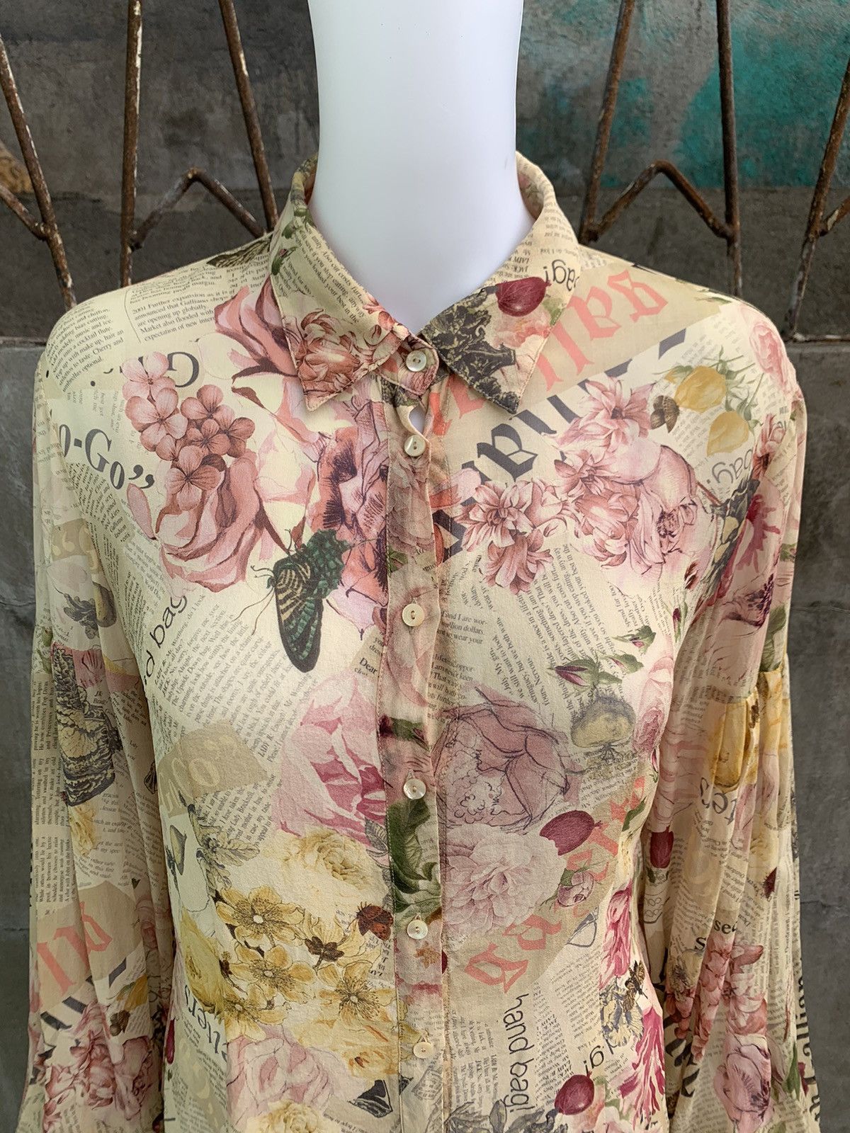 John Galliano Floral News Paper Silk Shirt Size L / US 10 / IT 46 - 4 Thumbnail