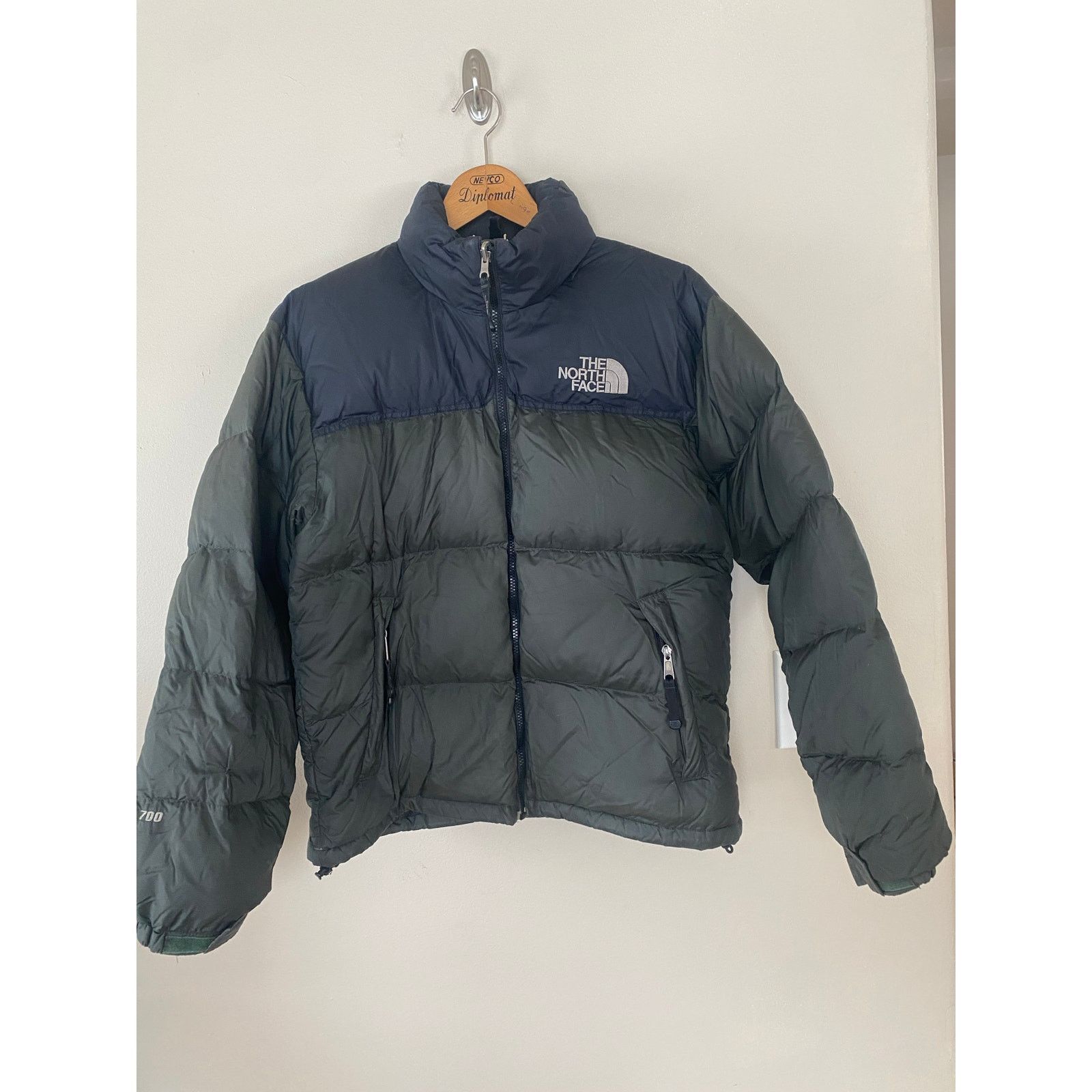 The North Face The North Face TNF 700 Nuptse Black Green Down Puffer M Size US M / EU 48-50 / 2 - 1 Thumbnail