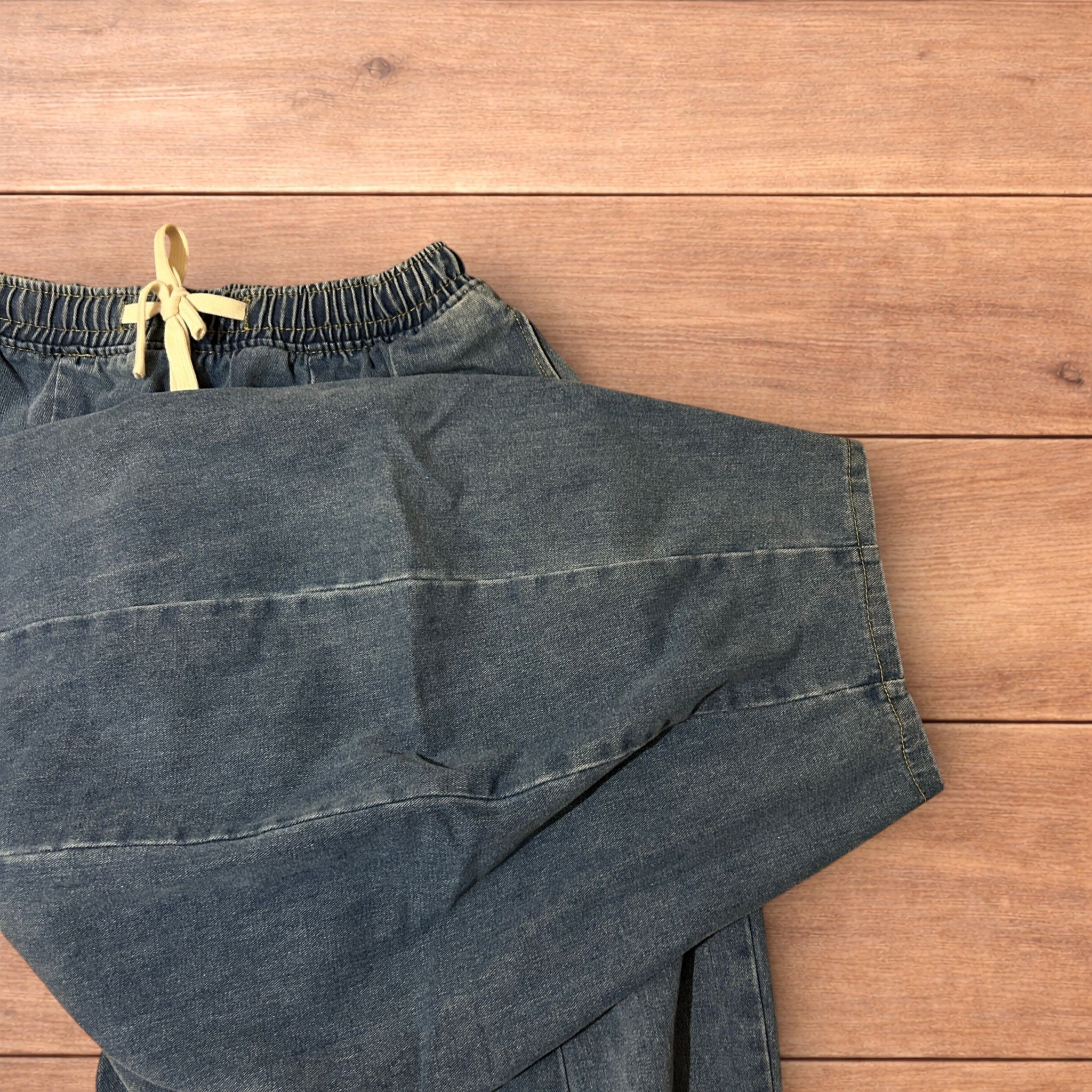 Japanese Brand Super baggy wide leg balloon fit jeans in washed mid blue. Size US 36 / EU 52 - 5 Thumbnail