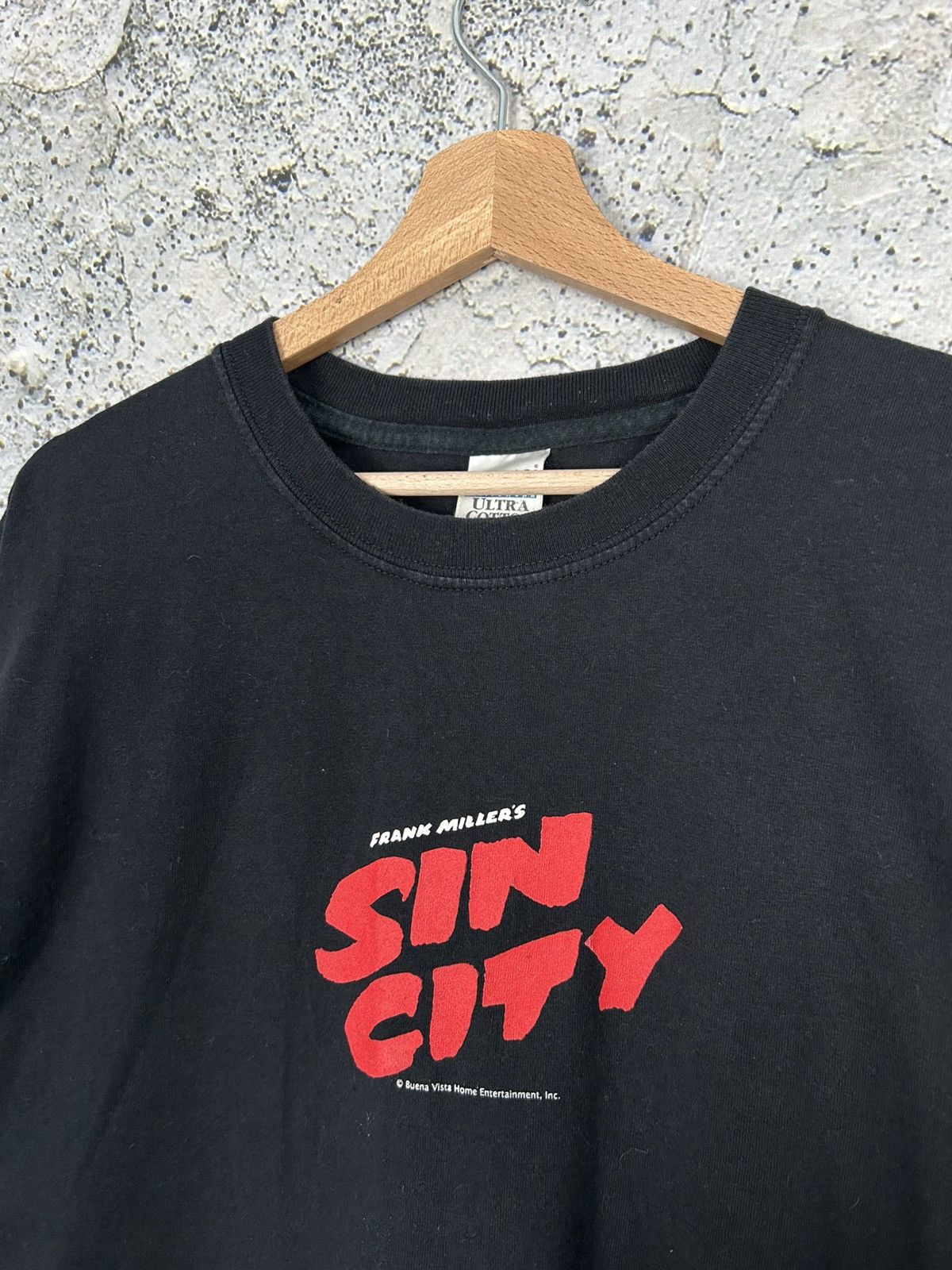 Vintage Vintage Sin City Movie Film Graphic Tee Avant Garde Rare Size US L / EU 52-54 / 3 - 3 Thumbnail