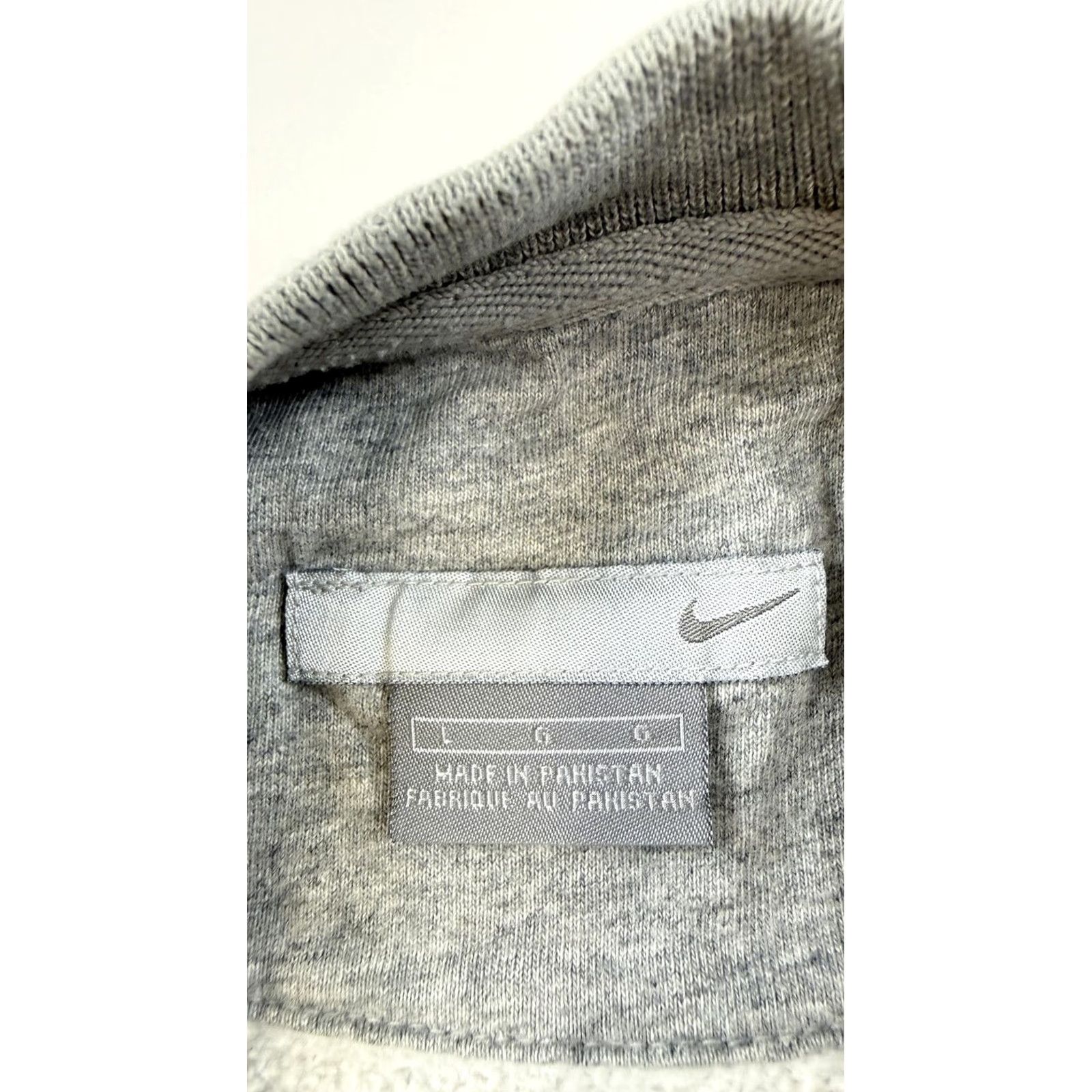Nike VINTAGE Nike Sweatshirt Mens L Gray Graphic Print Crewneck Pullover Team Nike Swoosh Back Wordmark Front Logo Sports Fleece Size US L / EU 52-54 / 3 - 6 Thumbnail