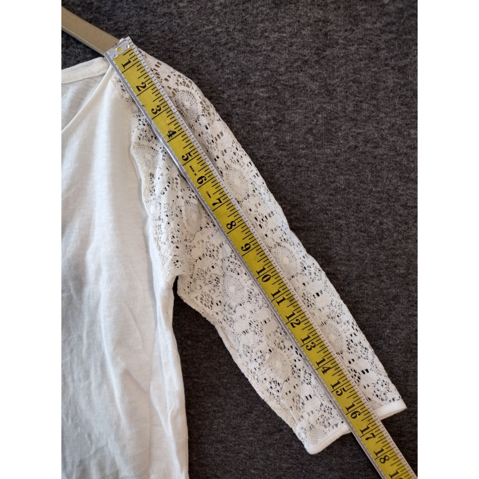 Gap GAP Boat Neck Top Women's XS 3/4 Lace Sleeve White Cotton Blend Basic Top Ladies XS White Lace Trim Casual Shirt Size XS / US 0-2 / IT 36-38 - 5 Thumbnail