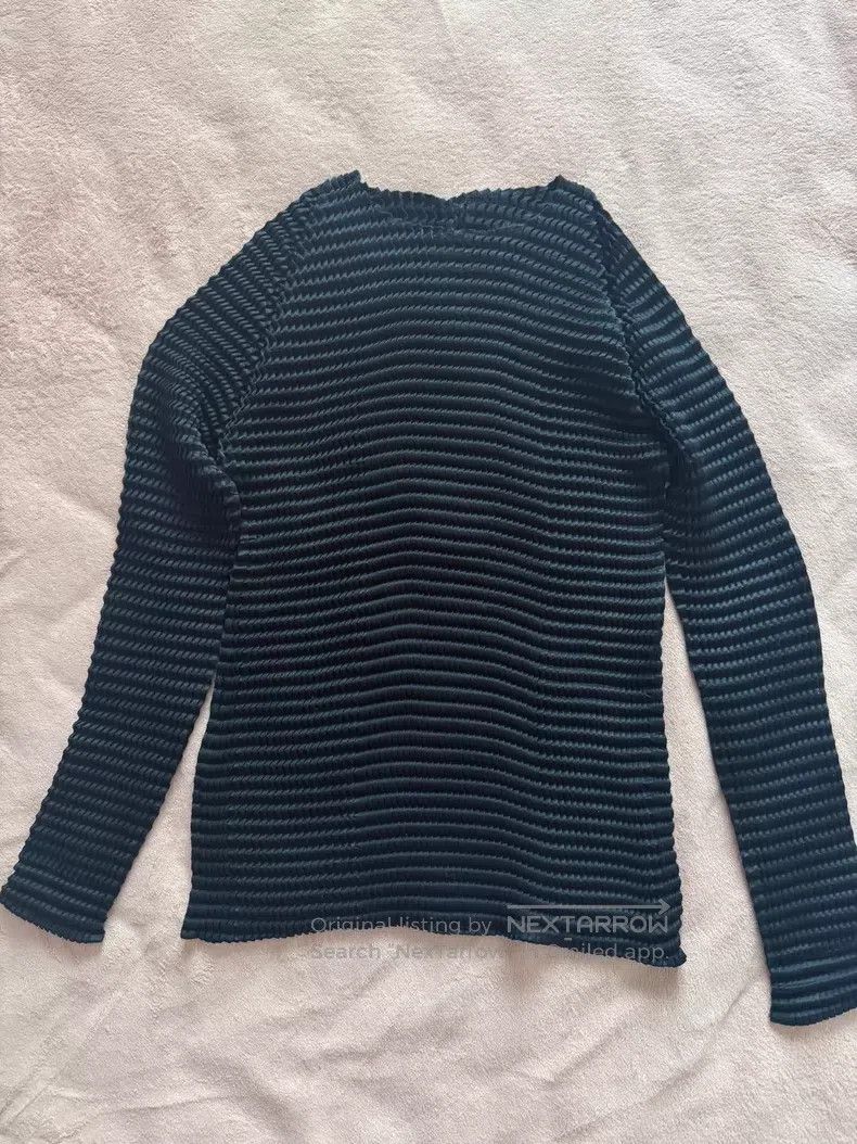 Issey Miyake Issey Miyake Black bubble fish scale top Size M / US 6-8 / IT 42-44 - 2 Thumbnail