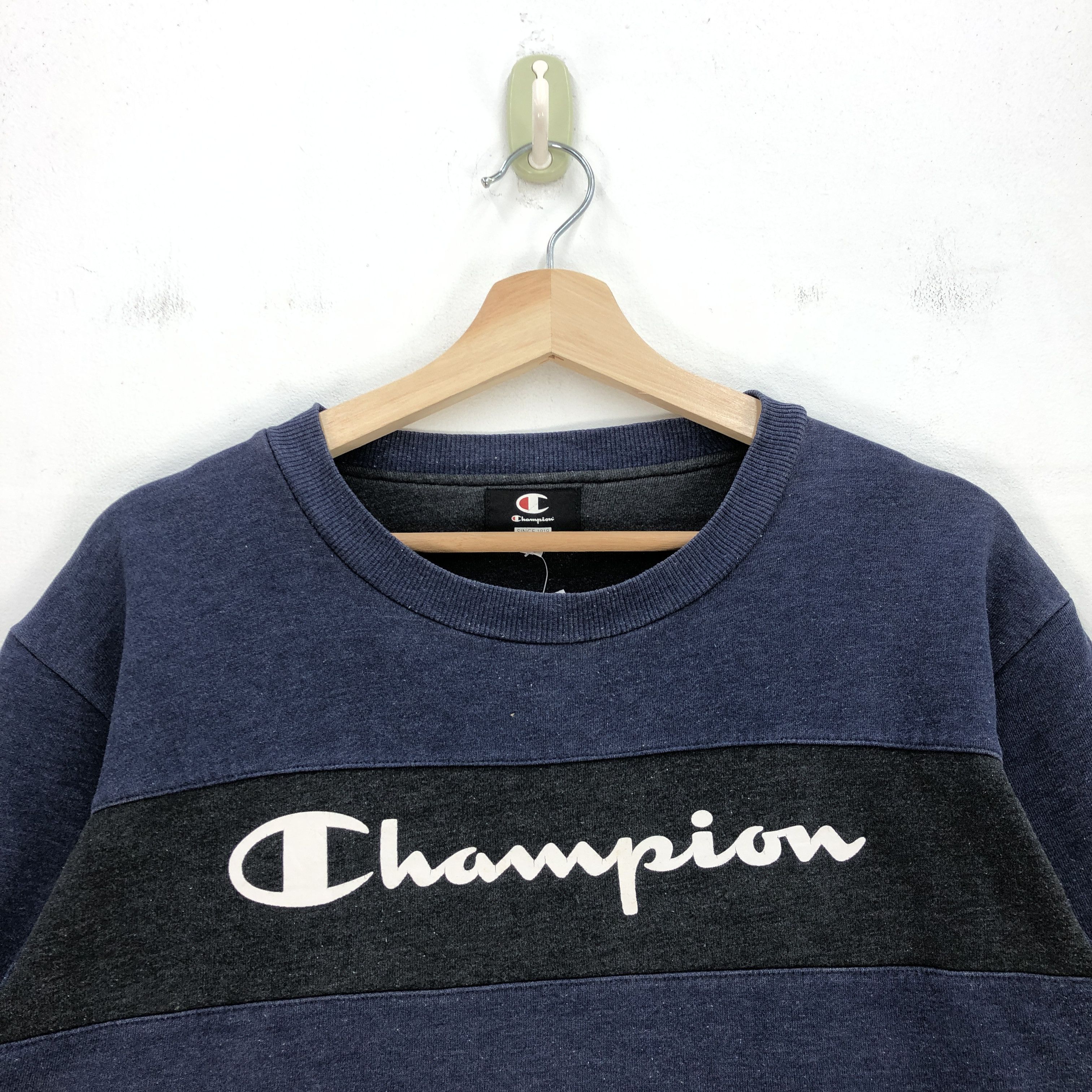 Japanese Brand Vintage Y2K Champion Sweatshirt Champion Script Sweater Size US L / EU 52-54 / 3 - 3 Thumbnail