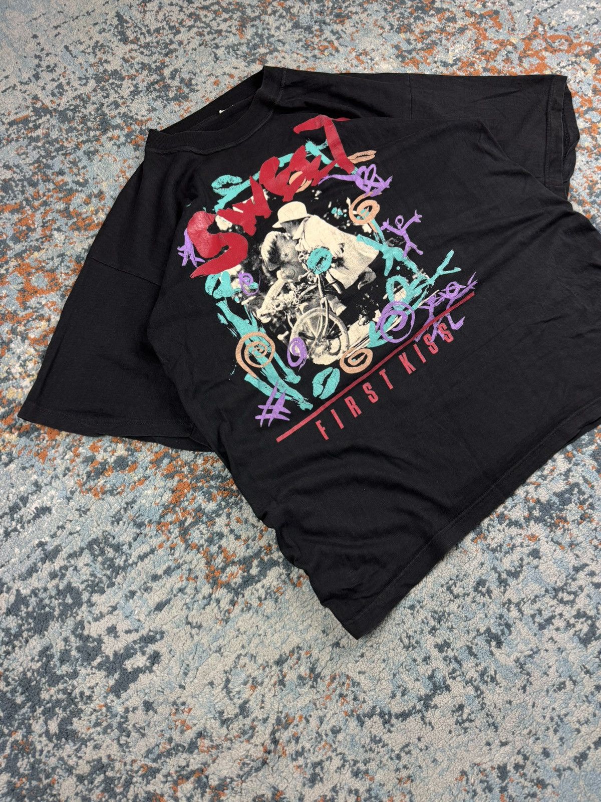 Vintage Rare Vintage 90s Kim Anderson first kiss art graphic tee Size US XL / EU 56 / 4 - 2 Thumbnail