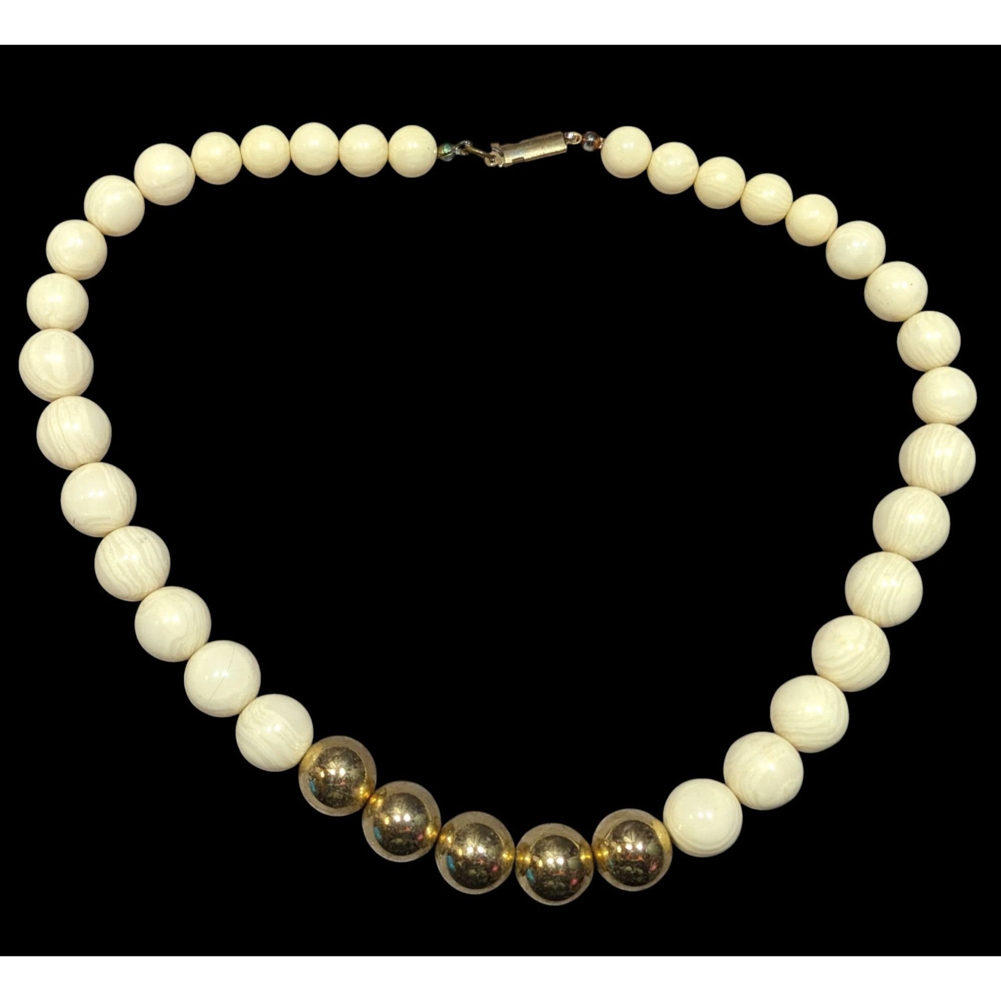 Other Vintage Marbled Cream Lucite And Gold Tone Beaded Necklace Size ONE SIZE - 1 Thumbnail