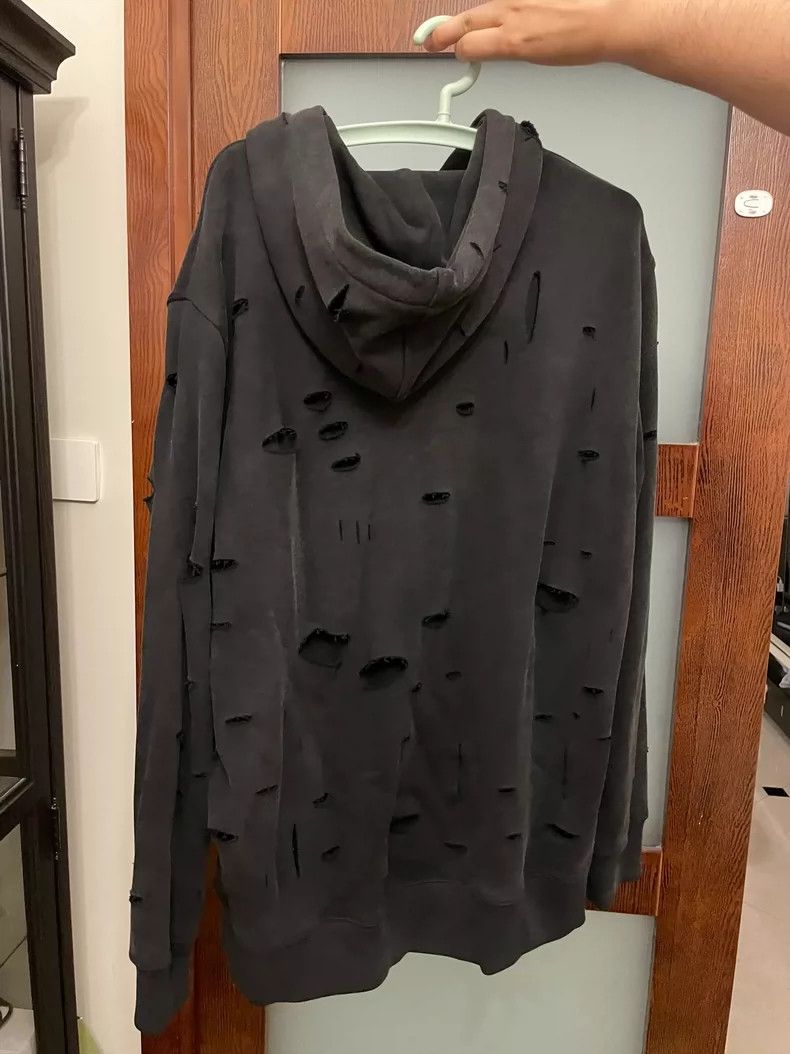 Givenchy Givenchy Classic Hot Hole Hoodie Size US M / EU 48-50 / 2 - 2 Thumbnail