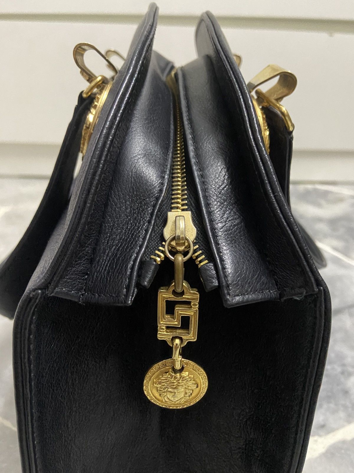 Versace GIANNI VERSACE Black Leather Handbag With gold La Medusa Bag Size ONE SIZE - 9 Thumbnail