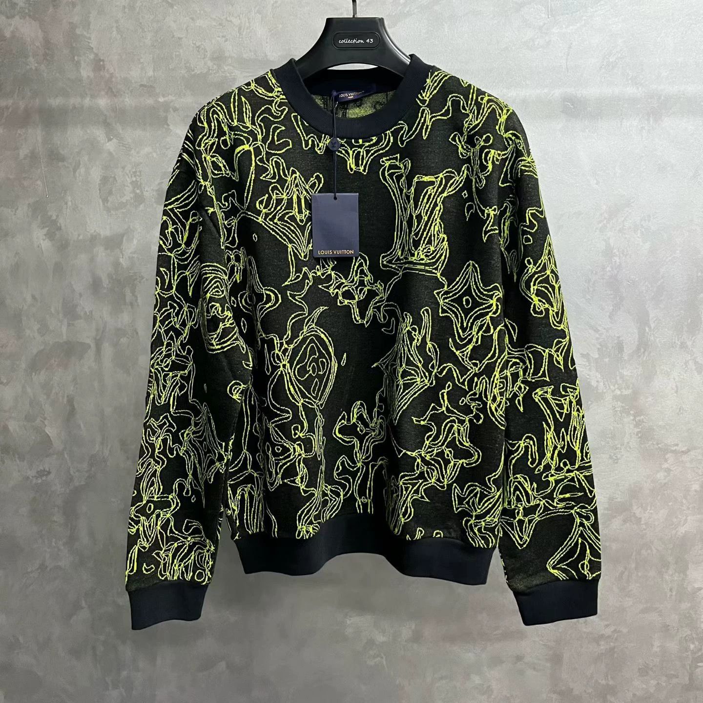 Louis Vuitton louis vuitton black logo embroidered sweatshirt Size US L / EU 52-54 / 3 - 1 Thumbnail