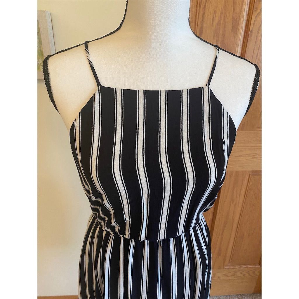 Forever 21 Forever 21 Women's Black & White Striped Mini Dress M Sleev Size M / US 6-8 / IT 42-44 - 3 Thumbnail