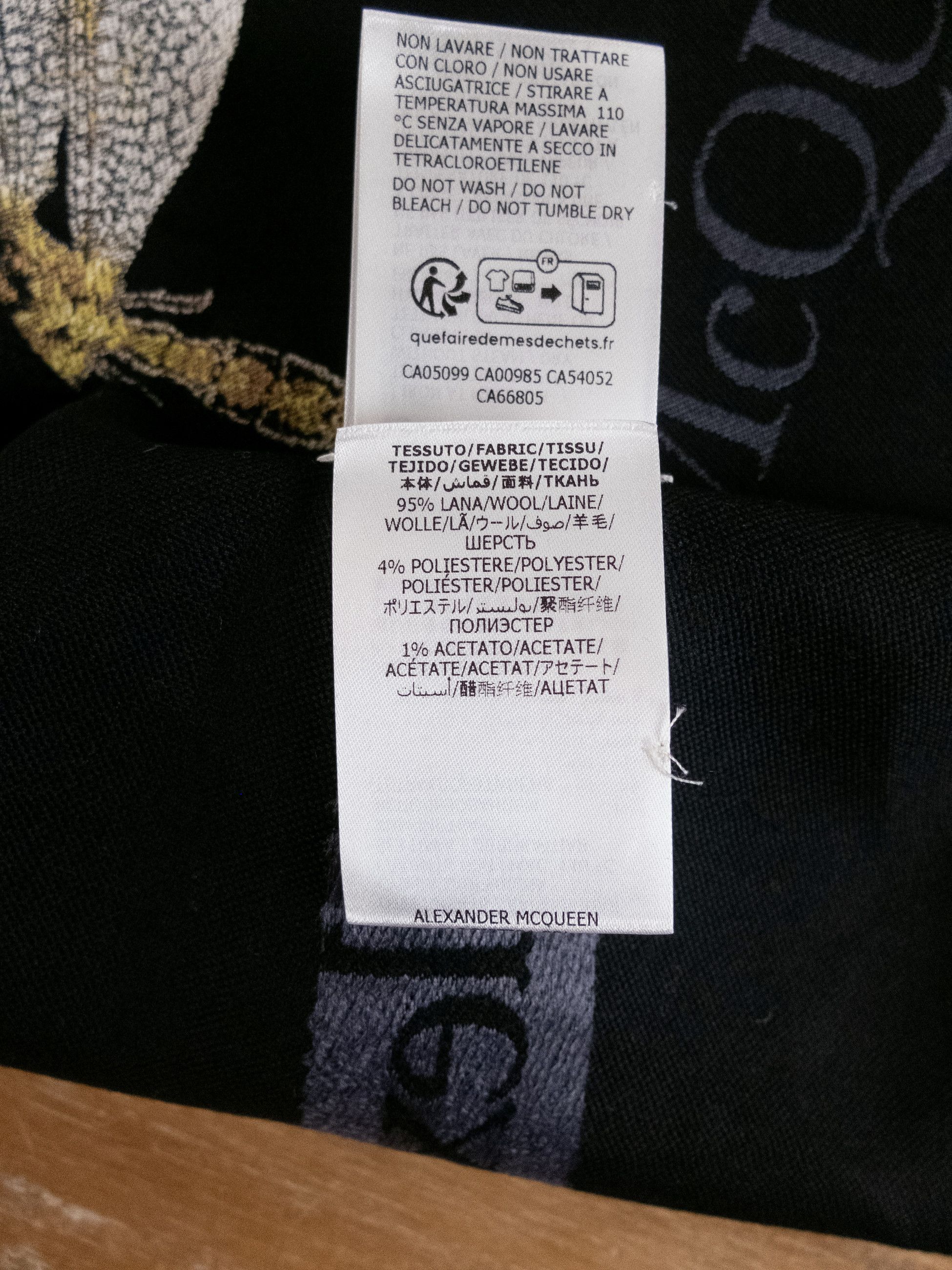 Alexander McQueen ALEXANDER MCQUEEN black Dragonfly print wool scarf q Size ONE SIZE - 6 Thumbnail