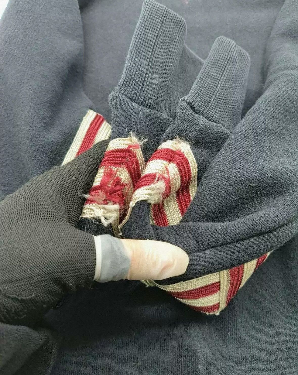 Gucci Gucci Black small destruction embroidered hooded sweatshirt Size US S / EU 44-46 / 1 - 14 Thumbnail
