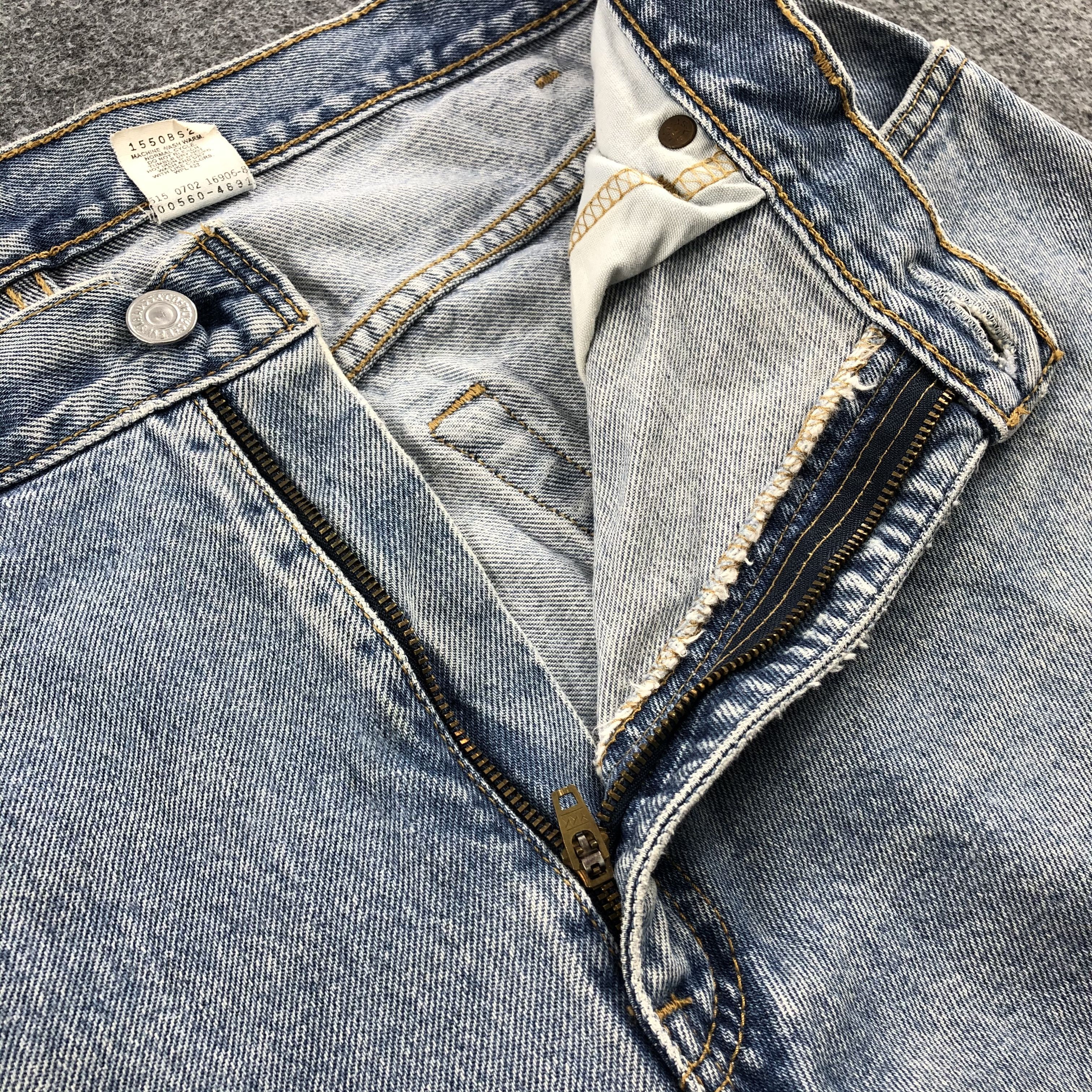 Levi's Vintage Levis 560 Jeans Light Wash Denim KJ546 Size US 32 / EU 48 - 7 Thumbnail