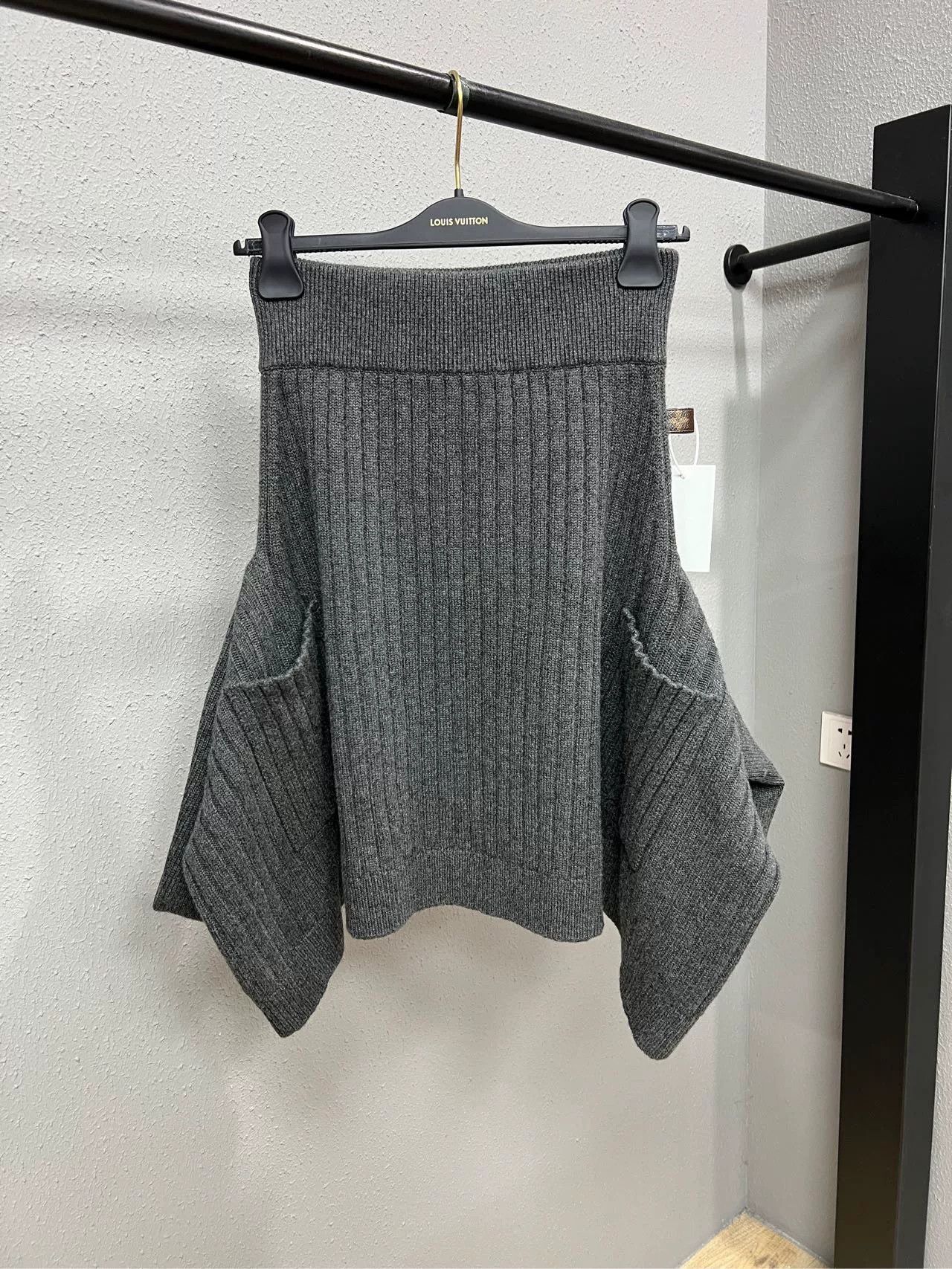 Louis Vuitton LV Irregular Cashmere Skirt Size 40" / US 18 - 1 Thumbnail