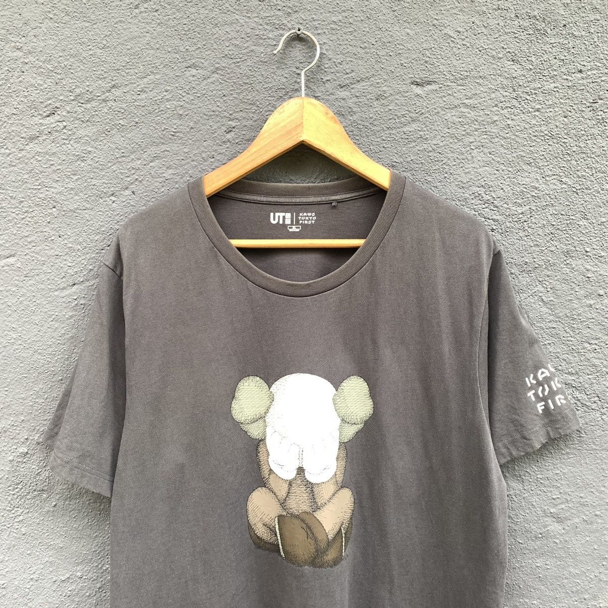 Kaws × Uniqlo Thrashed faded kaws x uniqlo tee Size US XL / EU 56 / 4 - 2 Thumbnail