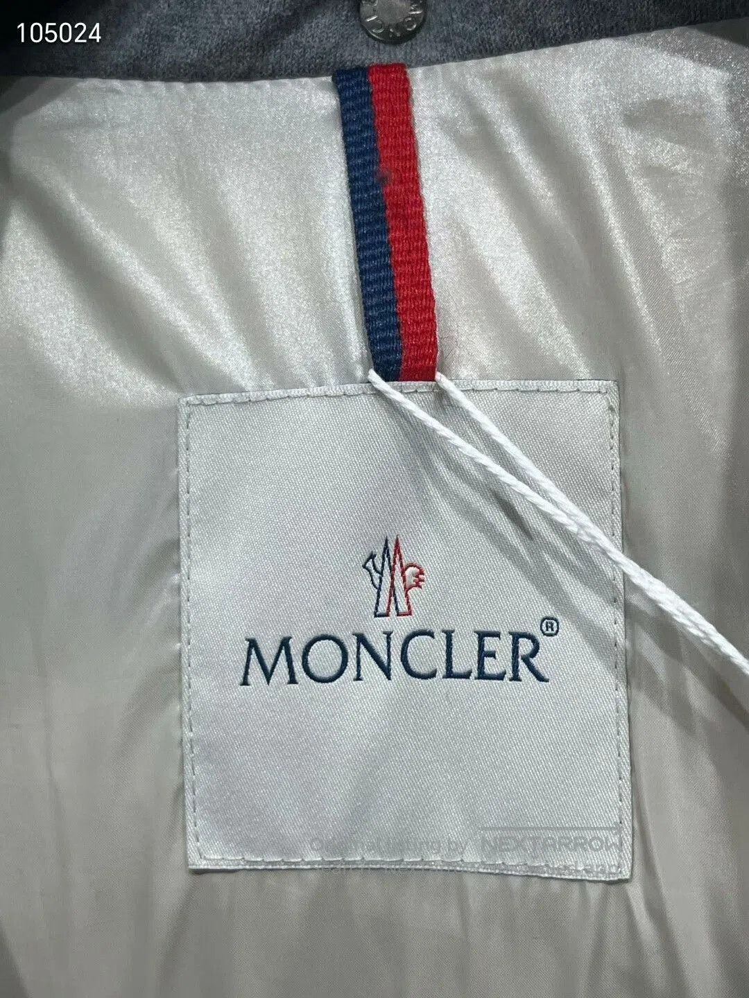 Moncler Moncler Women's Down Jacket. Size XS / US 0-2 / IT 36-38 - 4 Thumbnail