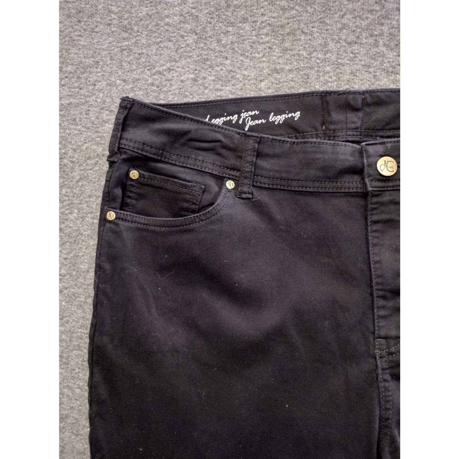 Vintage Unbranded Legging Jeans Black Size 16 Jegging Denim Slim Stretch 5-Pocket Closure Zip Womens Regular Adult 28in Inseam Folded Description: Vintage No Size 38" / US 16 / IT 52 - 6 Thumbnail