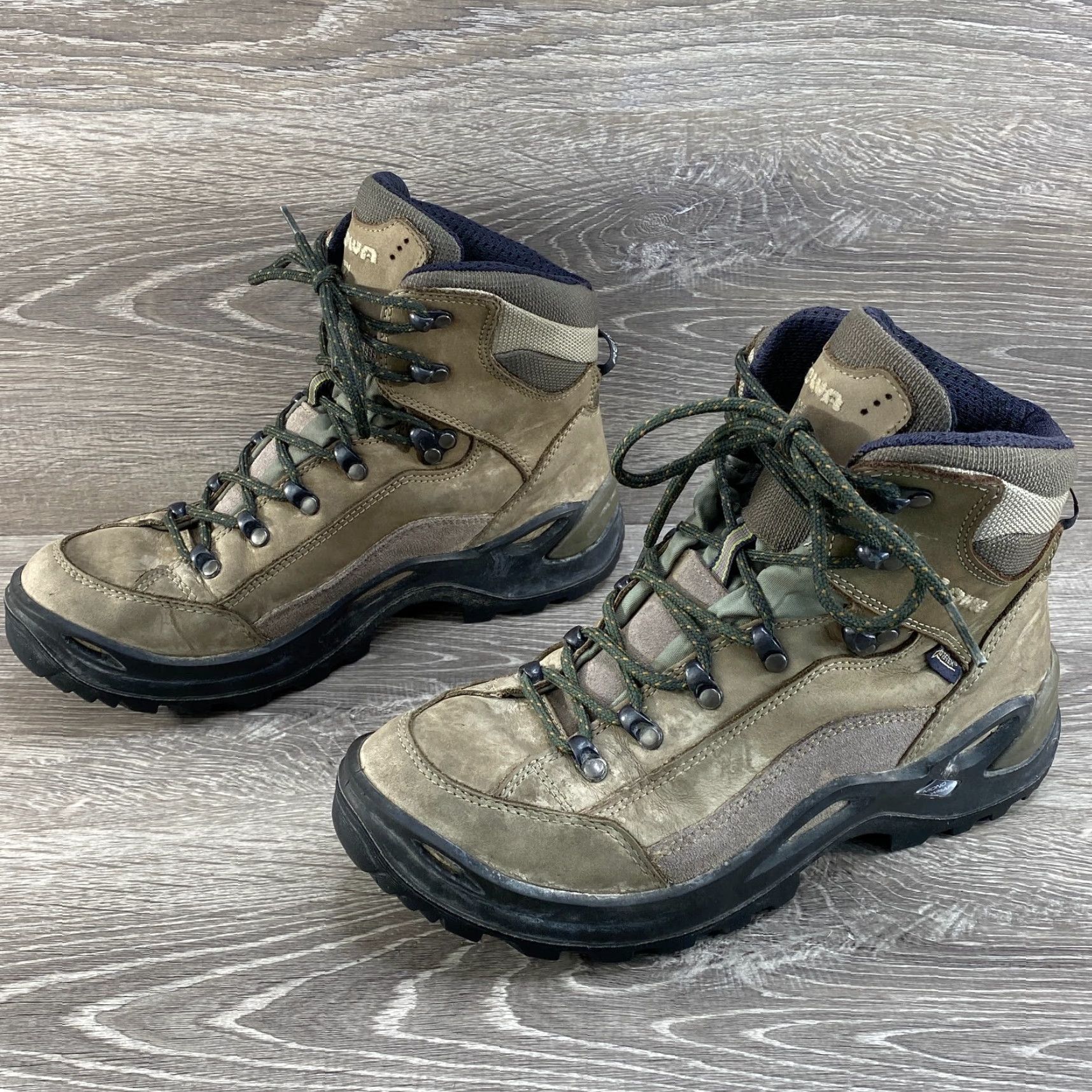 LOWA Lowa Womens 8.5 Leather Boots Renegade Mid Wide Gore-Tex GTX Hiking Vibram Stone Tan Brown Boots Womens 8.5 Gore Tex Vibram Renegade GTX Hiking Boot Size US 7 / IT 37 - 5 Thumbnail