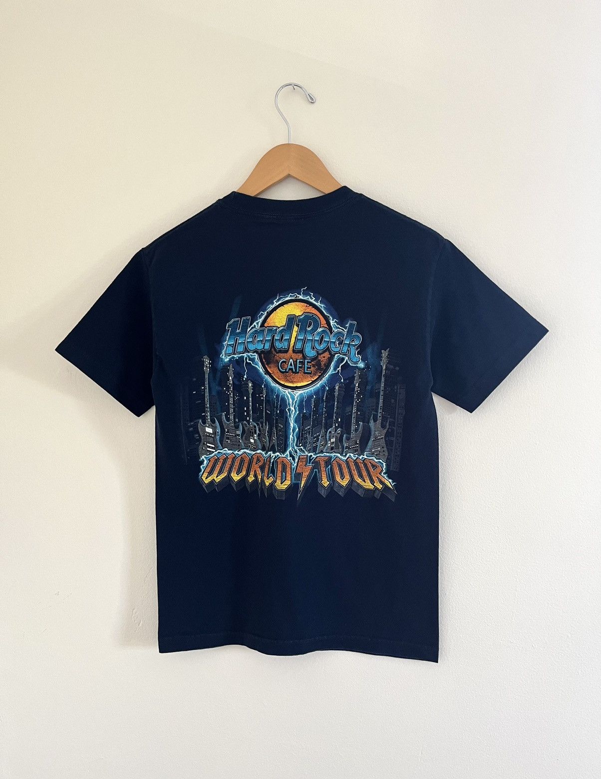 Hard Rock Cafe VINTAGE 00’S HARD ROCK CAFE WORLD TOUR T-SHIRT Size US S / EU 44-46 / 1 - 1 Thumbnail