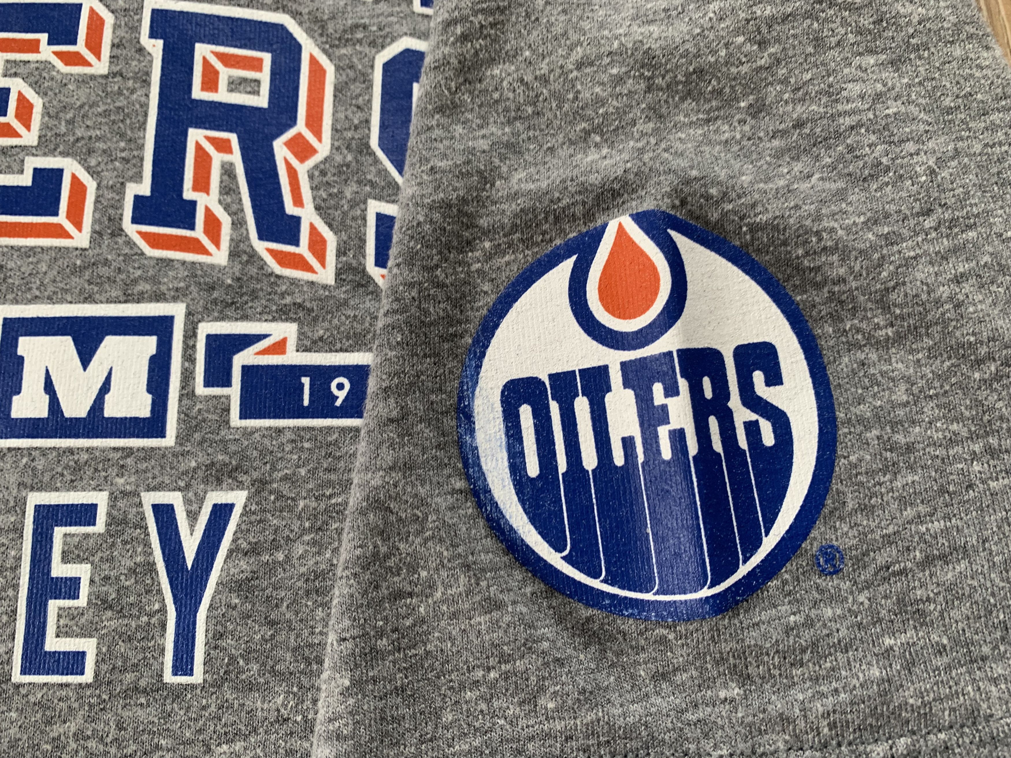 Ccm × NHL × Vintage Vintage CCM NHL Edmonton Oilers Grey T-Shirt Size US XXL / EU 58 / 5 - 6 Thumbnail