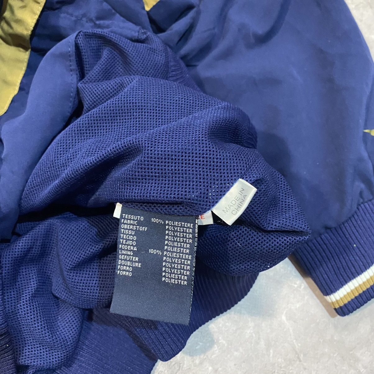 Diadora VINTAGE DIADORA LIGHT JACKET SCOTLAND SOCCER JERSEY Size US M / EU 48-50 / 2 - 7 Thumbnail