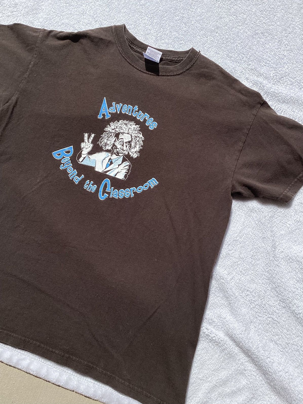 Gildan × Vintage Albert Einstein adventures beyond the classroom brown tshirt Size US M / EU 48-50 / 2 - 2 Thumbnail