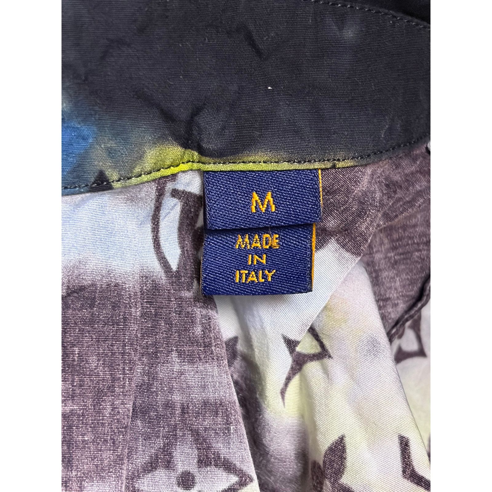 Louis Vuitton Authentic 2021 Louis Vuitton Zipped Monogram Tie-Dye Shirt Size US M / EU 48-50 / 2 - 7 Thumbnail
