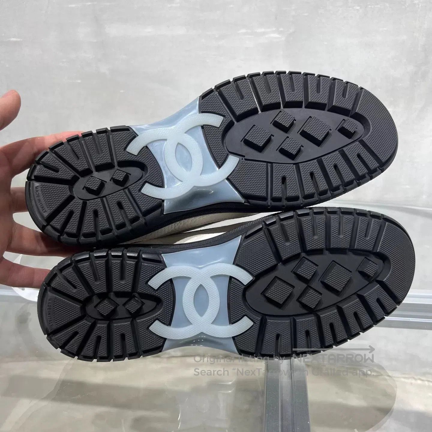 Chanel White Quilted Low-Top Sneakers. Size US 8.5 / EU 41-42 - 7 Thumbnail