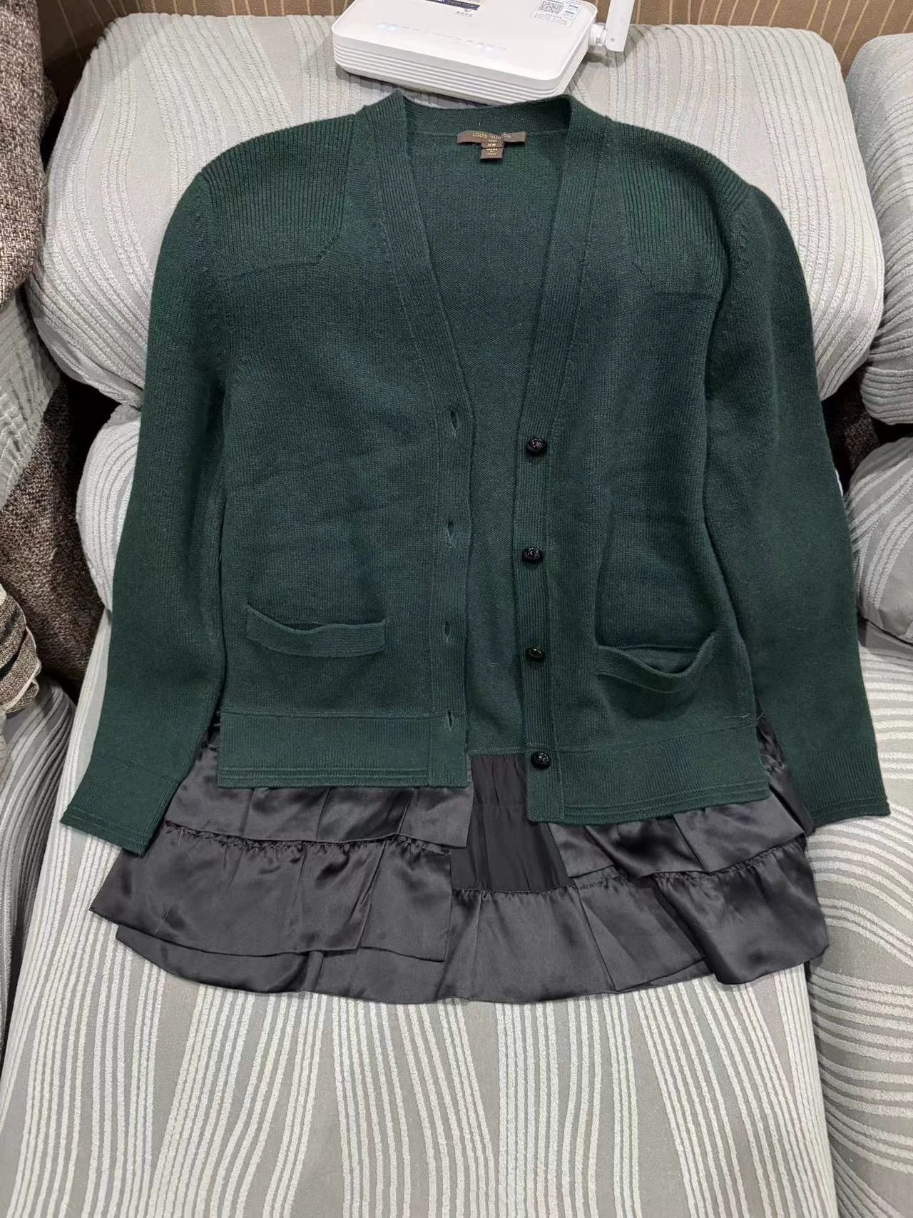 Louis Vuitton LV Wool-Silk Blend Cardigan 99 New Size XS / US 0-2 / IT 36-38 - 1 Thumbnail