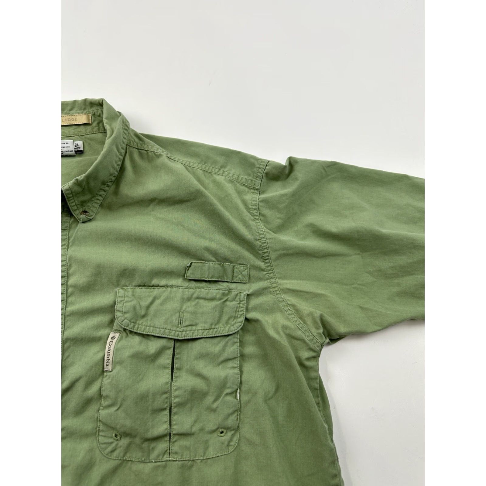 Vintage Columbia Shirt Mens L Green Button-Up Short Sleeve River Lodge Size US L / EU 52-54 / 3 - 2 Thumbnail