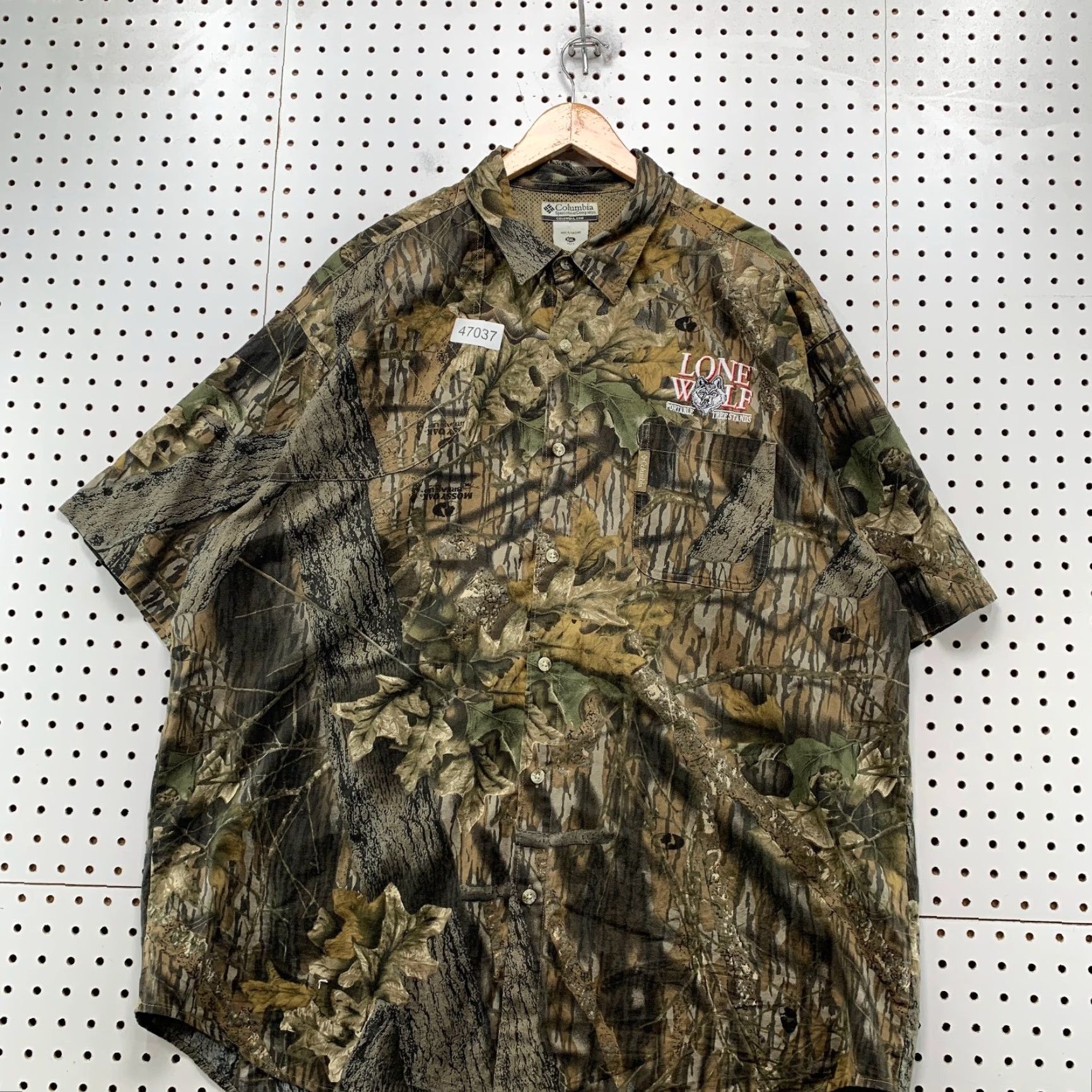 LONE WOLF Columbia Shirt Mens 2XL Camouflage Lone Wolf Tree Stand Vented Outdoor Beige Cotton Button-Up Outdoor Mens Size US XXL / EU 58 / 5 - 3 Thumbnail