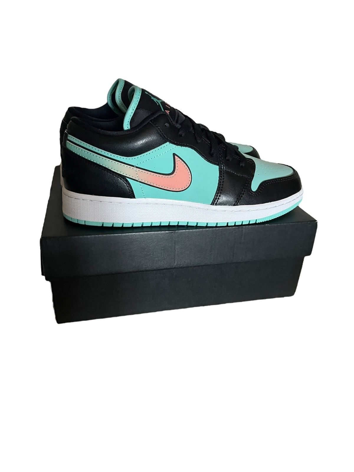 Air Jordan 1 Low Tropical Twist GS CV9844-301