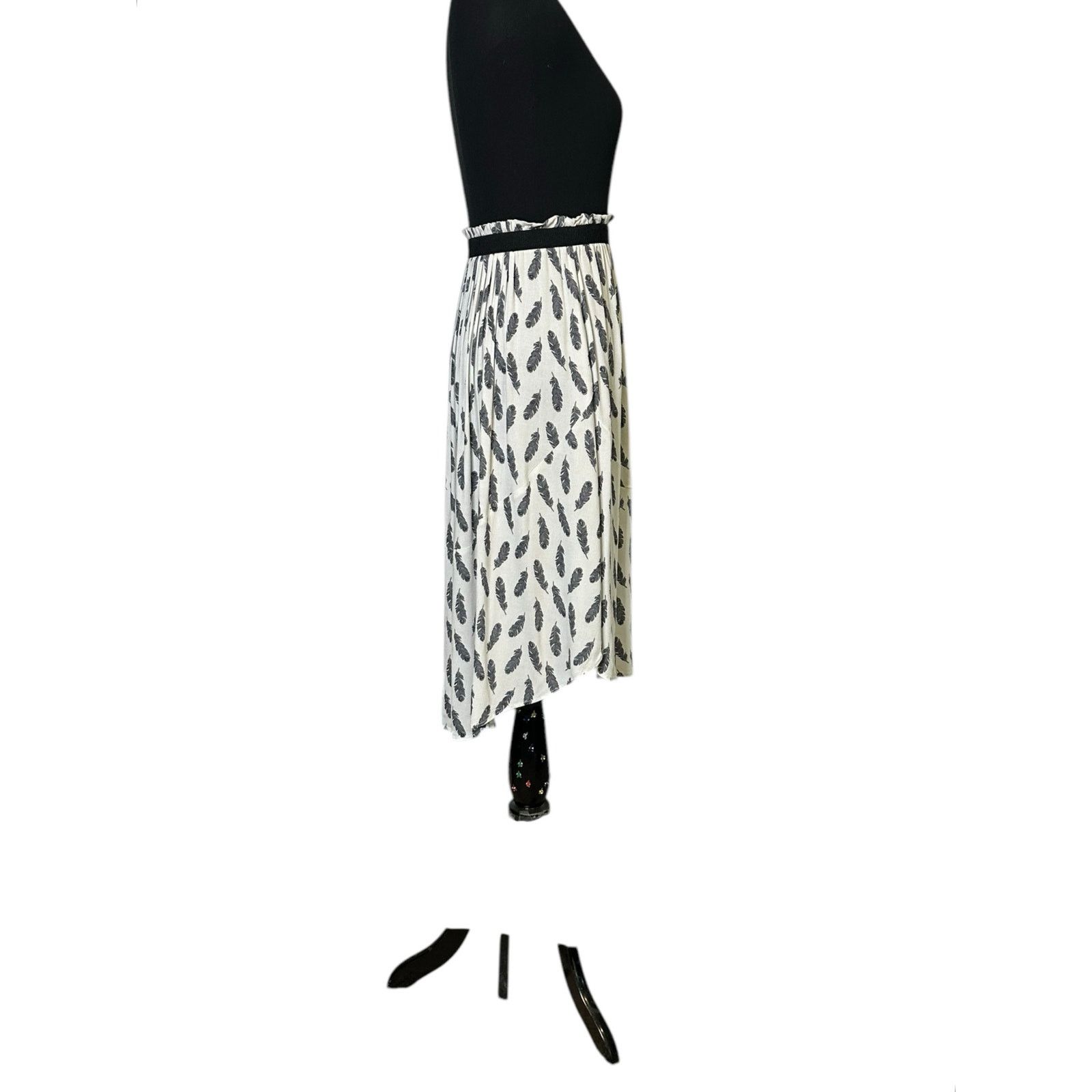 H&M H&M cream black leaves print pleated midi skirt size 4 Size 27" / US 4 / IT 40 - 9 Thumbnail