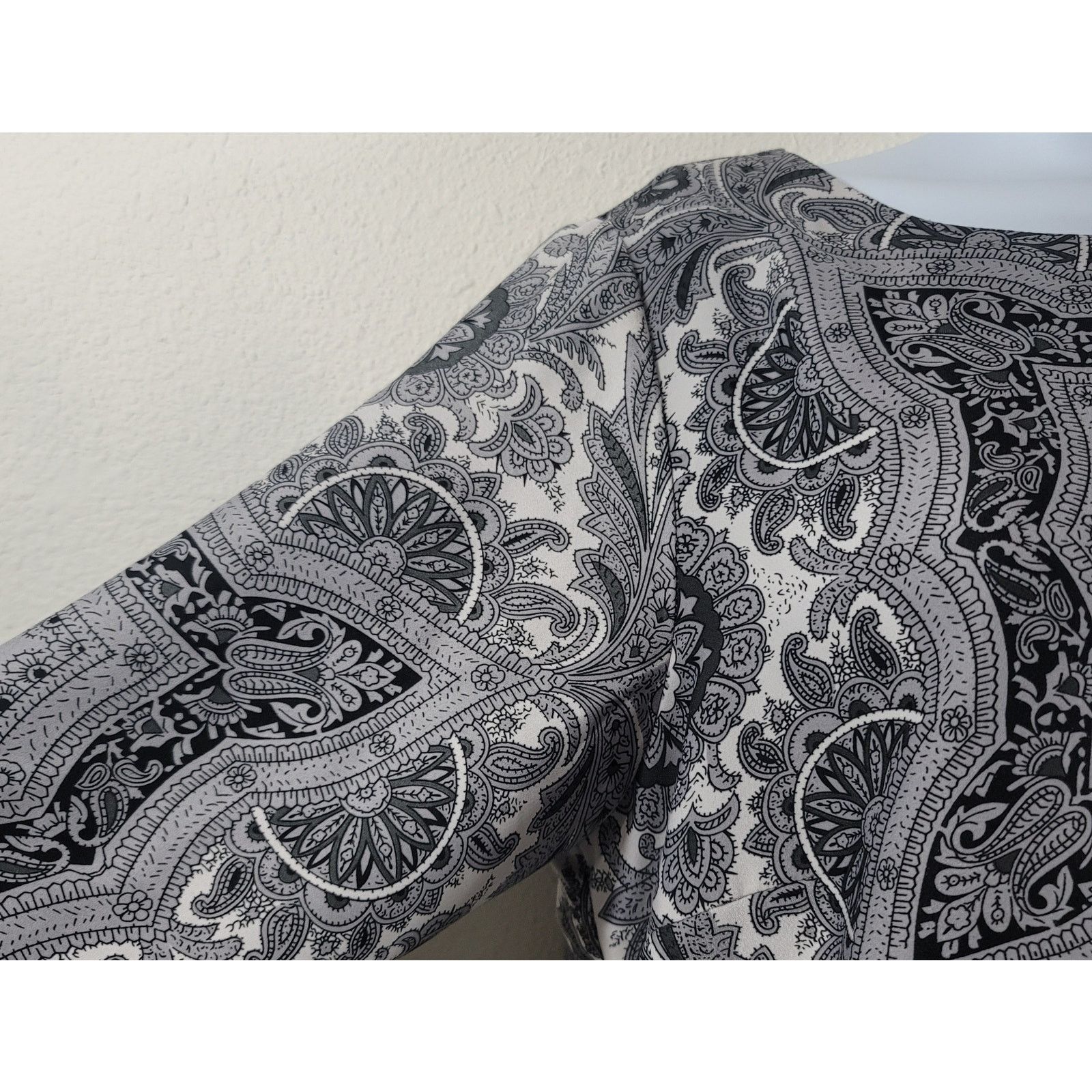 Other Willi Smith Black Gray White Floral Print Top Large Flowy Size L / US 10 / IT 46 - 5 Thumbnail