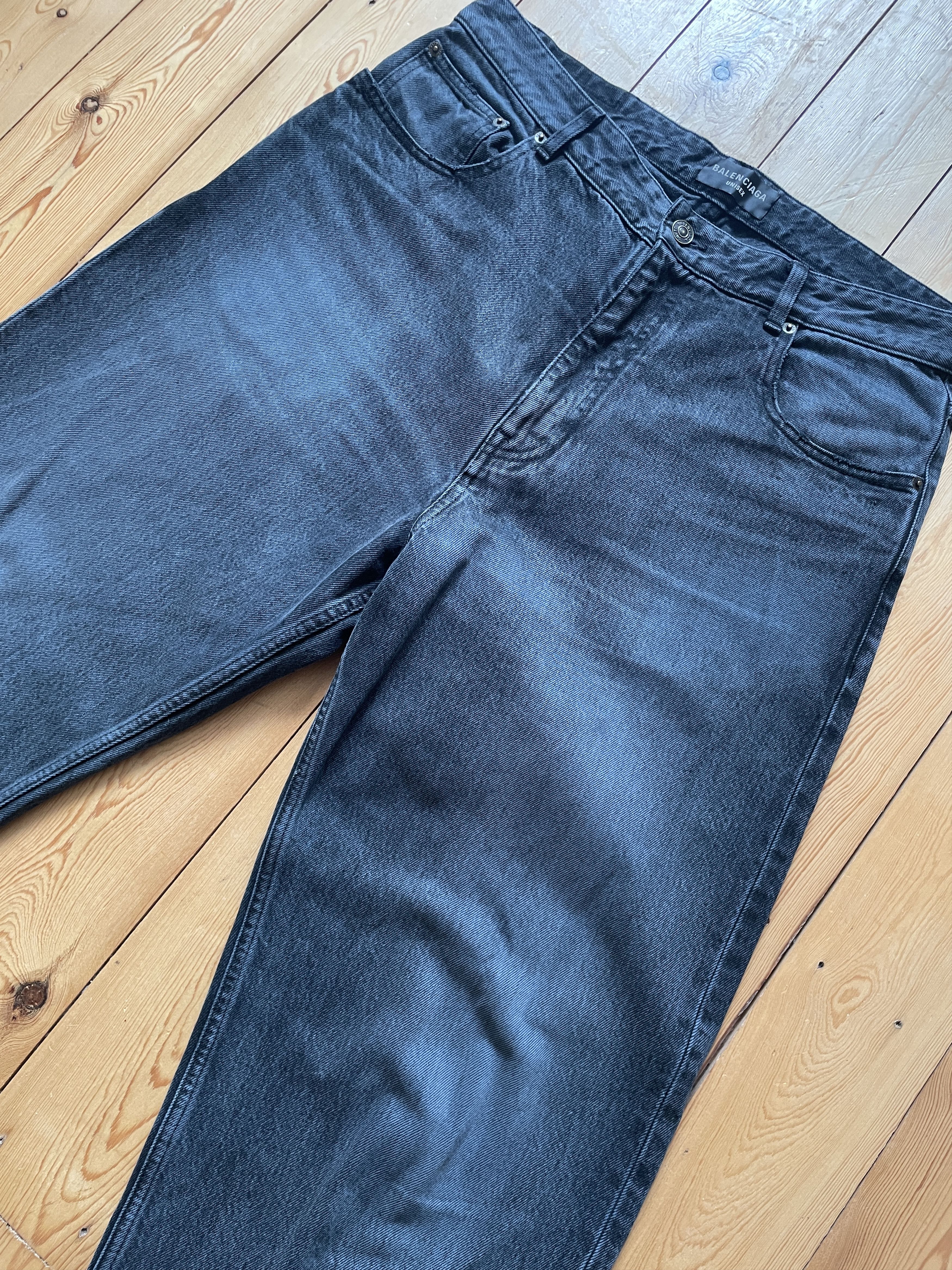Balenciaga Balenciaga - Dark Wash Loose-Fit Jeans L Size US 36 / EU 52 - 3 Thumbnail
