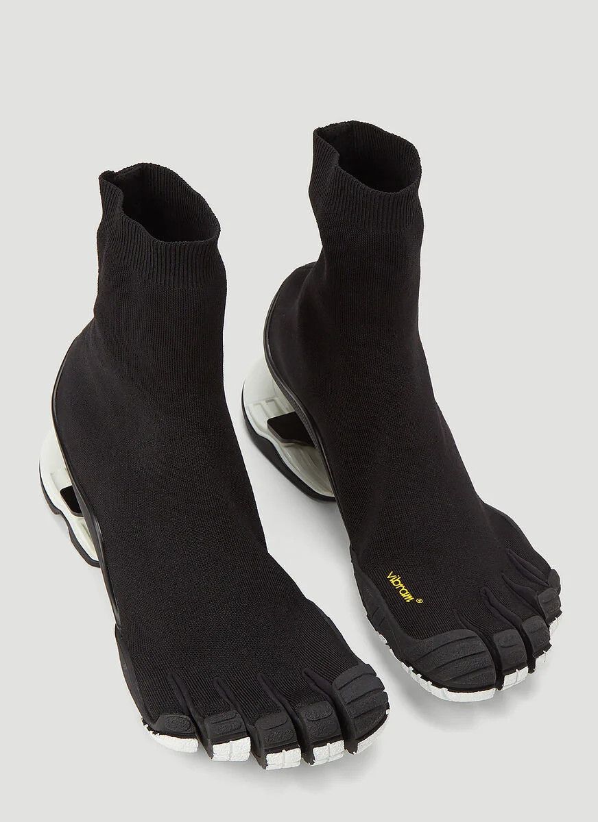 o1s1rm0424 High-Top Toe Sock Sneakers in Black/White