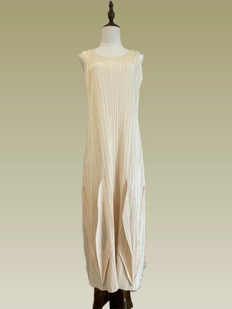 Issey Miyake Issey Miyake size:5 Beige origami airplane dress Size XS / US 0-2 / IT 36-38 - 3 Thumbnail