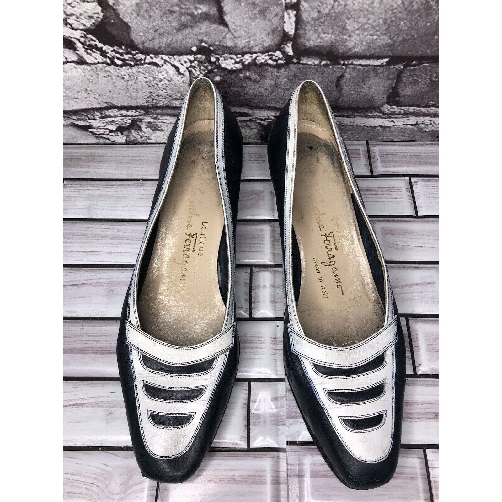 Salvatore Ferragamo Salvatore Ferragamo Boutique Blue Leather White Pump Heels W Size US 8 / IT 38 - 12 Thumbnail