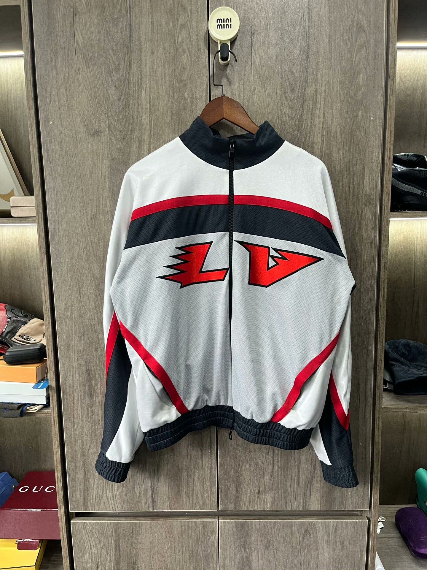 Louis Vuitton Louis Vuitton LV Logo Hockey Zip Jacket Size M Size US M / EU 48-50 / 2 - 1 Thumbnail