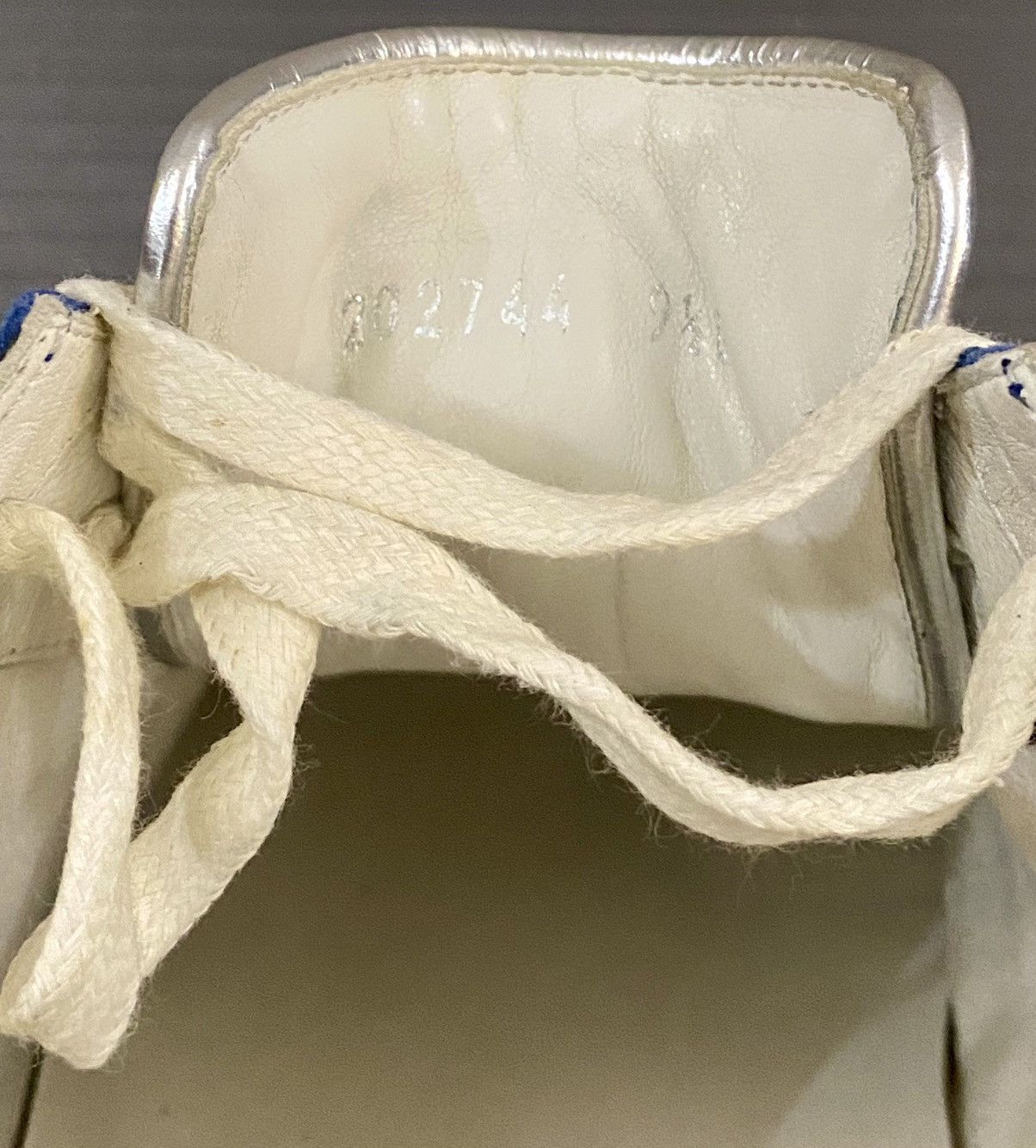 Gucci Gucci 🇮🇹 x Tom Ford white blue suede GG sneaker 9.5uk VINTAGE Size US 10.5 / EU 43-44 - 17 Thumbnail