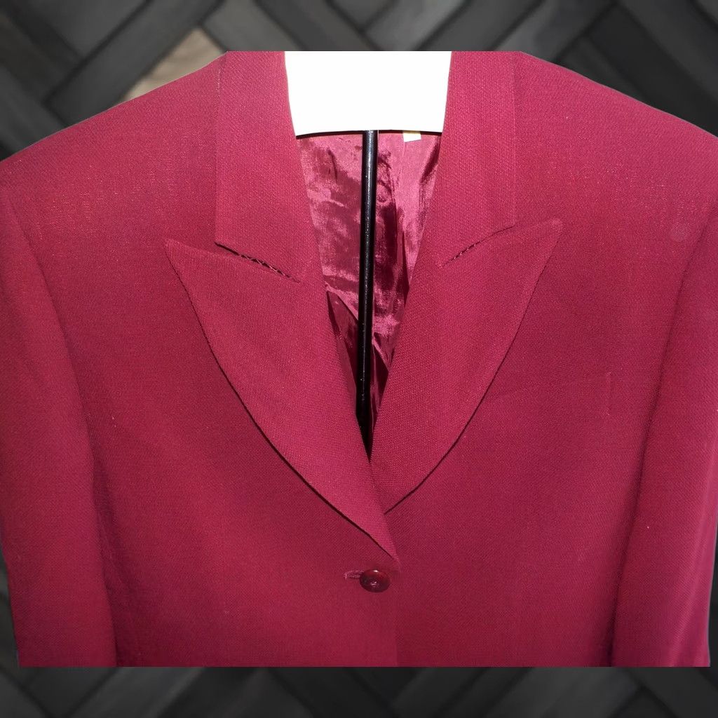 Salvatore Ferragamo Salvatore Ferragamo 3 Button Blazer 100% Wool Burgundy SZ 10 Made in Italy Women Blazer/Lined 2 Flap Pockets Signature Buttons Vintage? Size L / US 10 / IT 46 - 1 Thumbnail