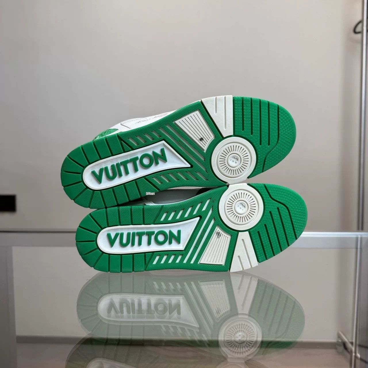 Louis Vuitton LV Trainer White Green Velcro Size US 9.5 / EU 42-43 - 7 Thumbnail