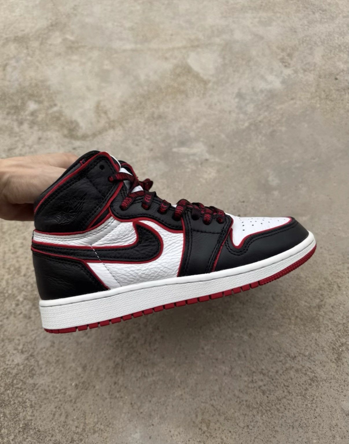 Nike Nike Air Jordan 1 High GS, Black & Red K37 Size US 6.5 / IT 36.5 - 9 Thumbnail