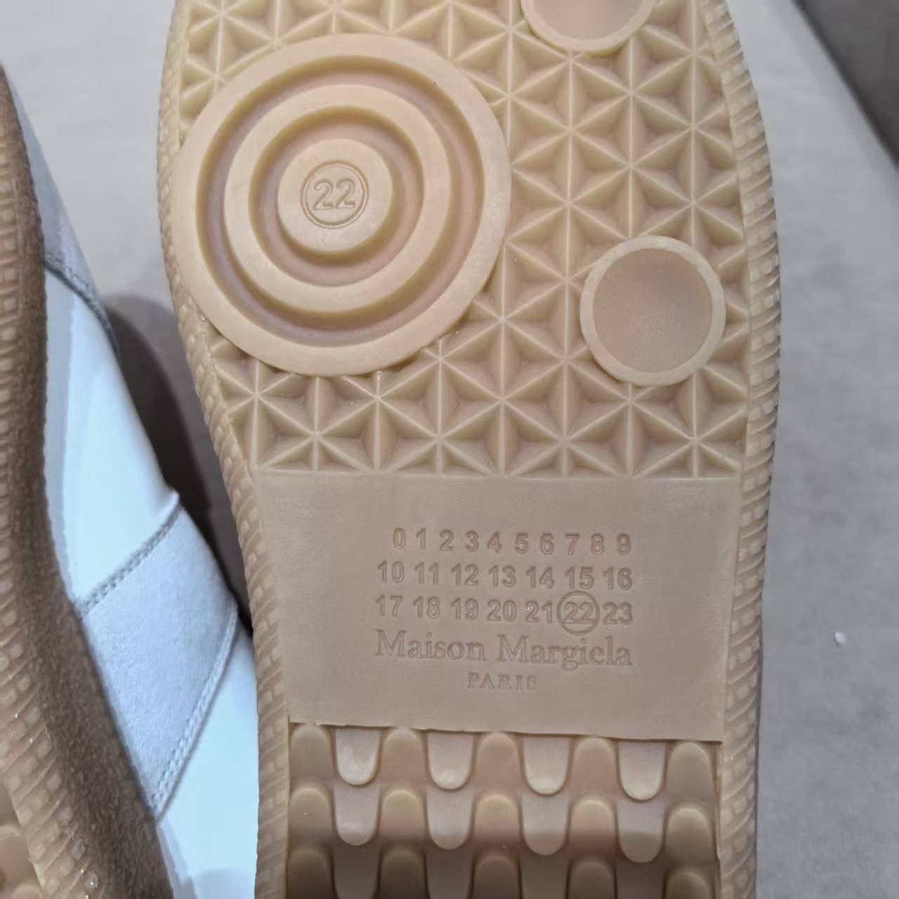 Maison Margiela Maison Margiela Replica Gats -39.5 - Box damaged Size US 6.5 / EU 39-40 - 17 Thumbnail