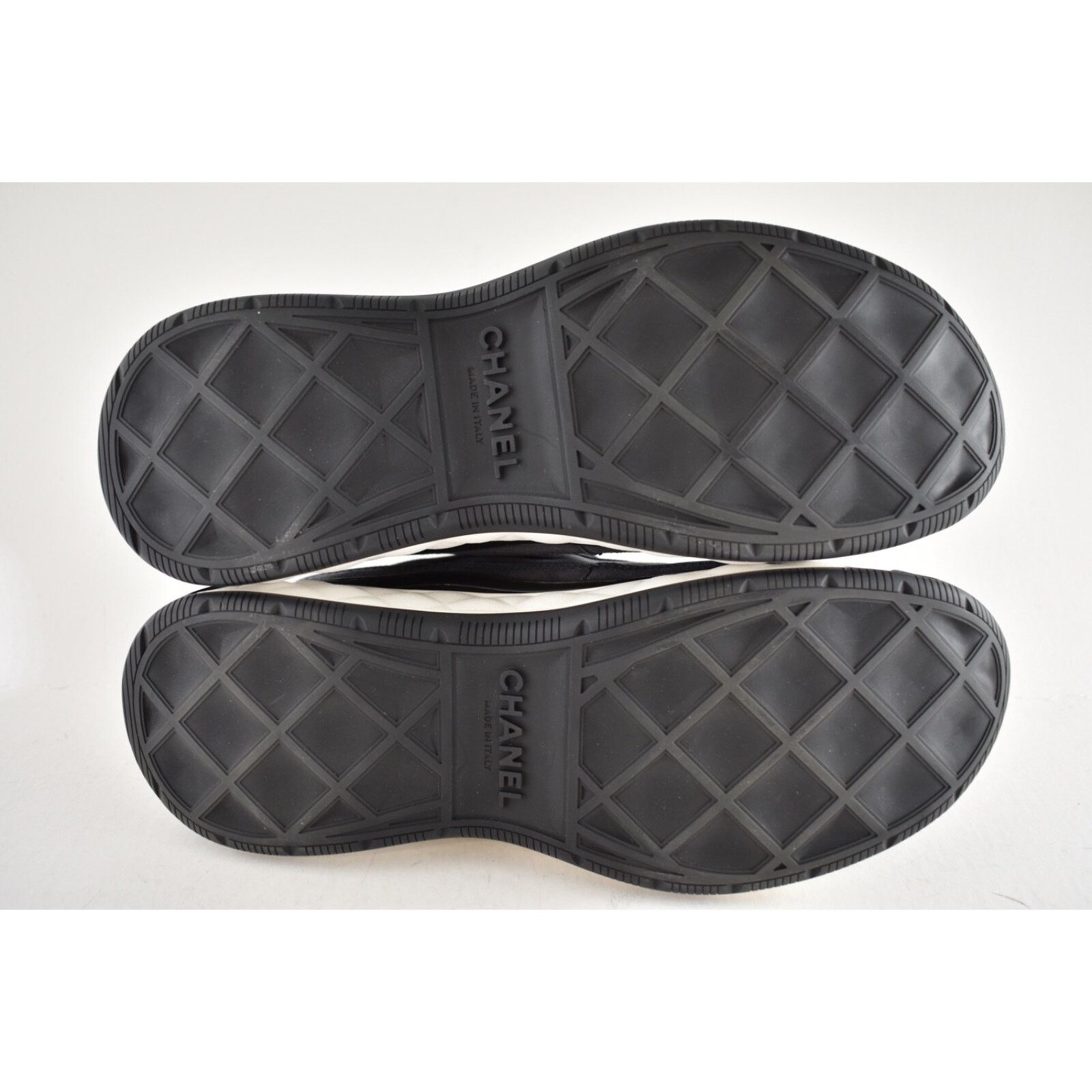 Chanel Chanel 23K Suede Black CC Logo Lace Up Low Top Sneaker 39.5 Size US 9.5 / IT 39.5 - 15 Thumbnail