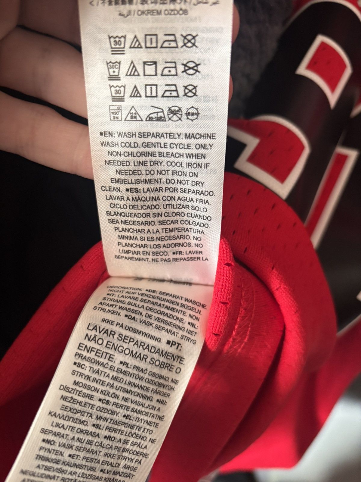 Mitchell & Ness Dennis Rodman ‘Red’ 1997-1998 Bulls Throwback Jersey Size US M / EU 48-50 / 2 - 8 Thumbnail