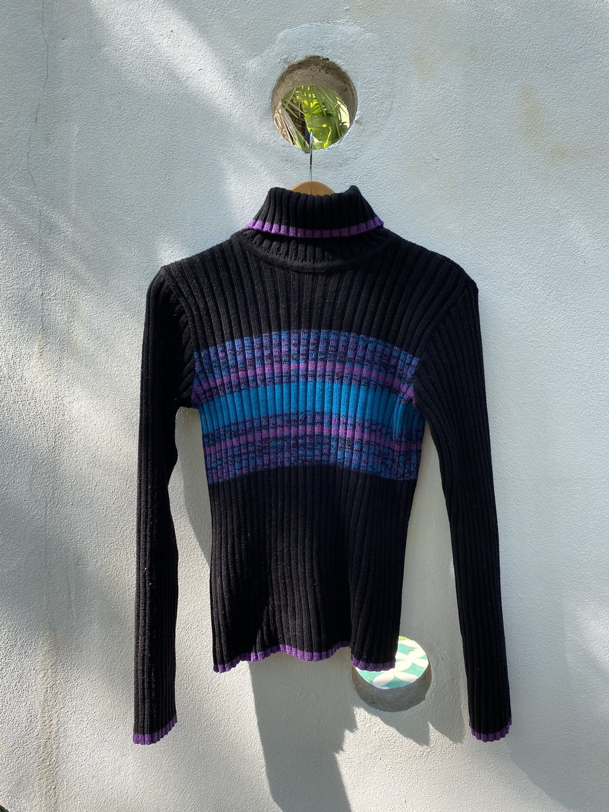Morgan Homme MORGAN Black Ribbed Turtleneck with Purple-Blue Stripes Size M / US 6-8 / IT 42-44 - 10 Thumbnail