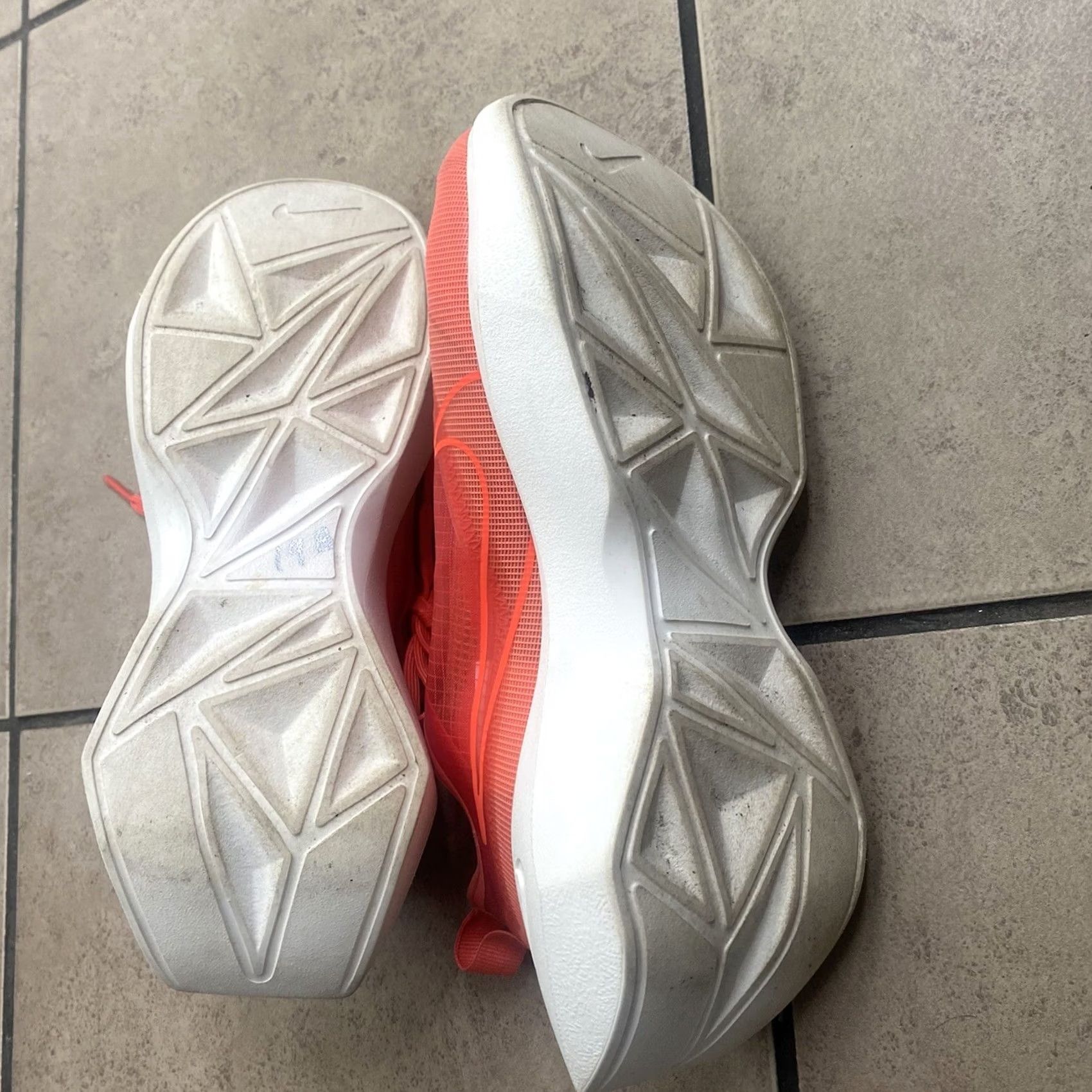 Nike Nike Vista Lite Sneaker Womens 7.5 Red Textile Athletic Magic Ember Size US 8 / IT 38 - 4 Thumbnail