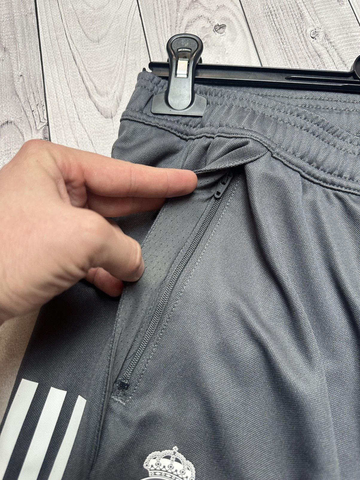 Vintage Vintage adidas Real Madrid soccer joggers size S/M Size US 31 - 2 Thumbnail